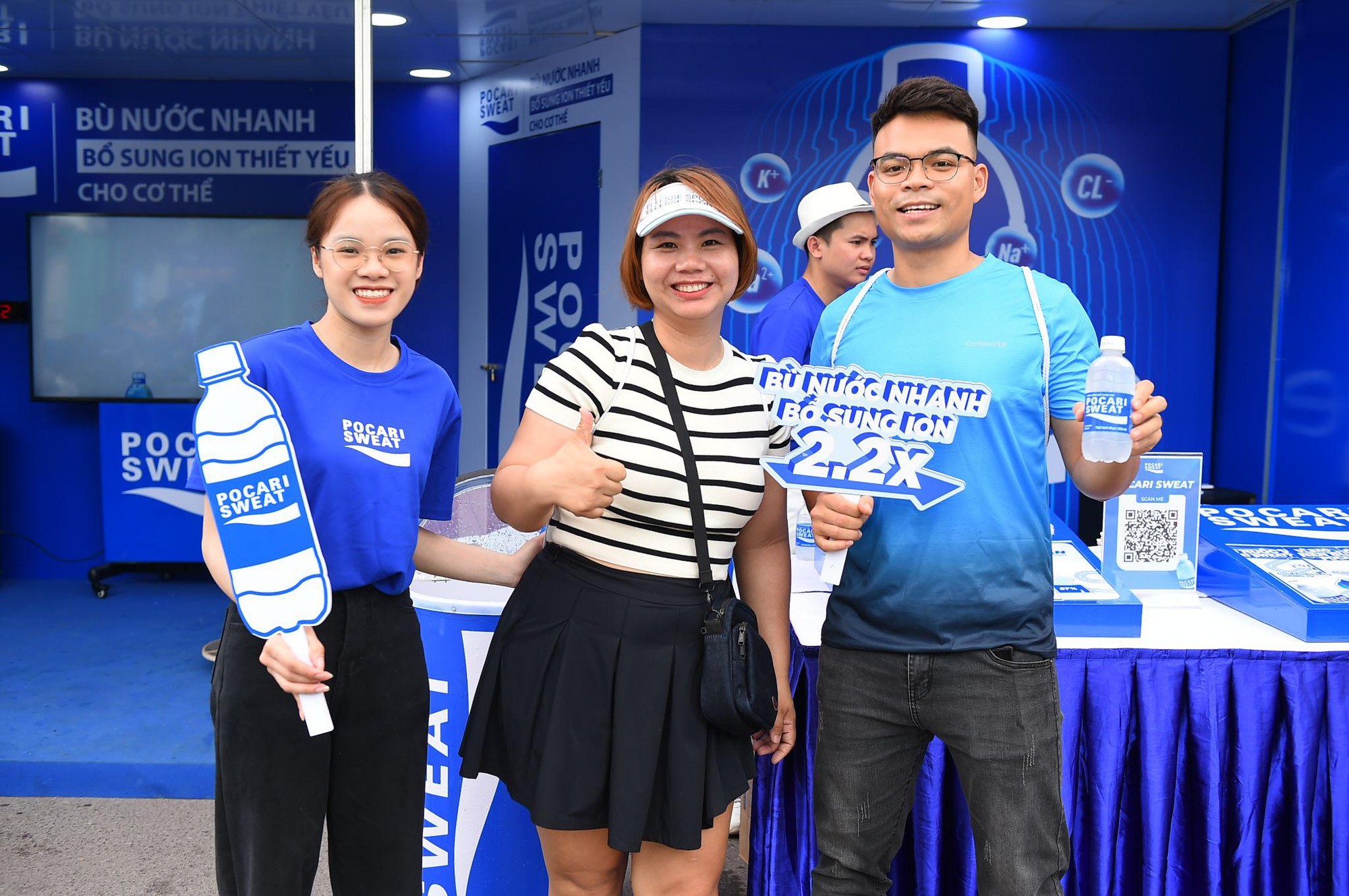 Pocari Sweat hỗ trợ bù nước nhanh cho hơn 10.000 VĐV tại Tay Ho Half Marathon 2024 - Ảnh 3.