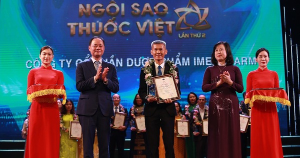 Imexpharm vinh dự nhận giải thưởng &quot;Ngôi Sao Thuốc Việt&quot; lần thứ 2 - Ảnh 1.