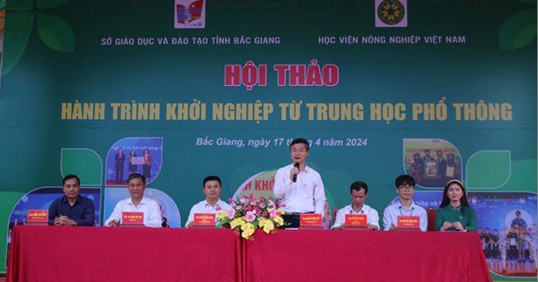 Học sinh hào hứng tham gia &quot;Hành trình khởi nghiệp từ trung học phổ thông&quot; - Ảnh 1.