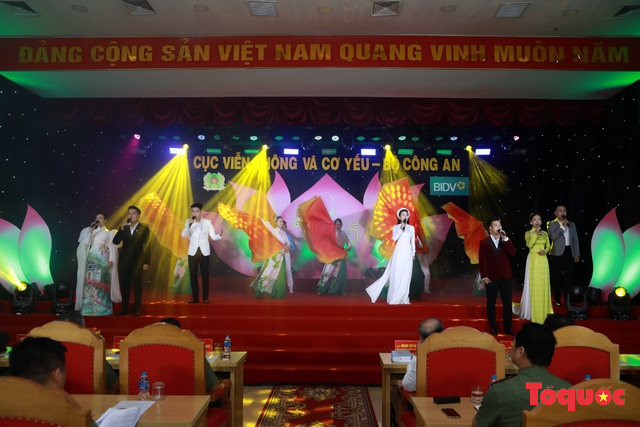 Xúc động, tự hào lắng nghe những “Giai điệu tháng 5” - Ảnh 3. Xúc động, tự hào lắng nghe những “Giai điệu tháng 5” - Ảnh 3.