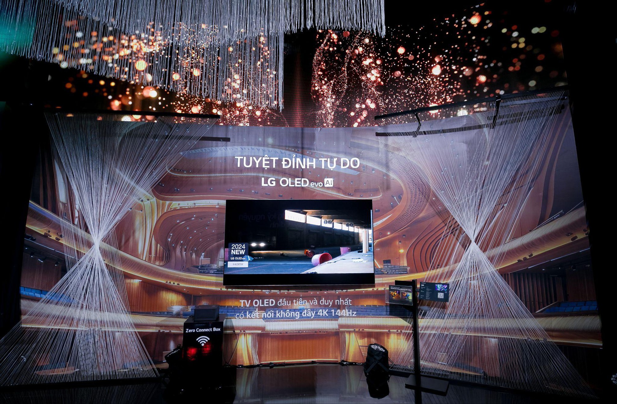 Khám phá TV OLED đầu tiên trên thế giới có kết nối không dây 4K - Ảnh 3.