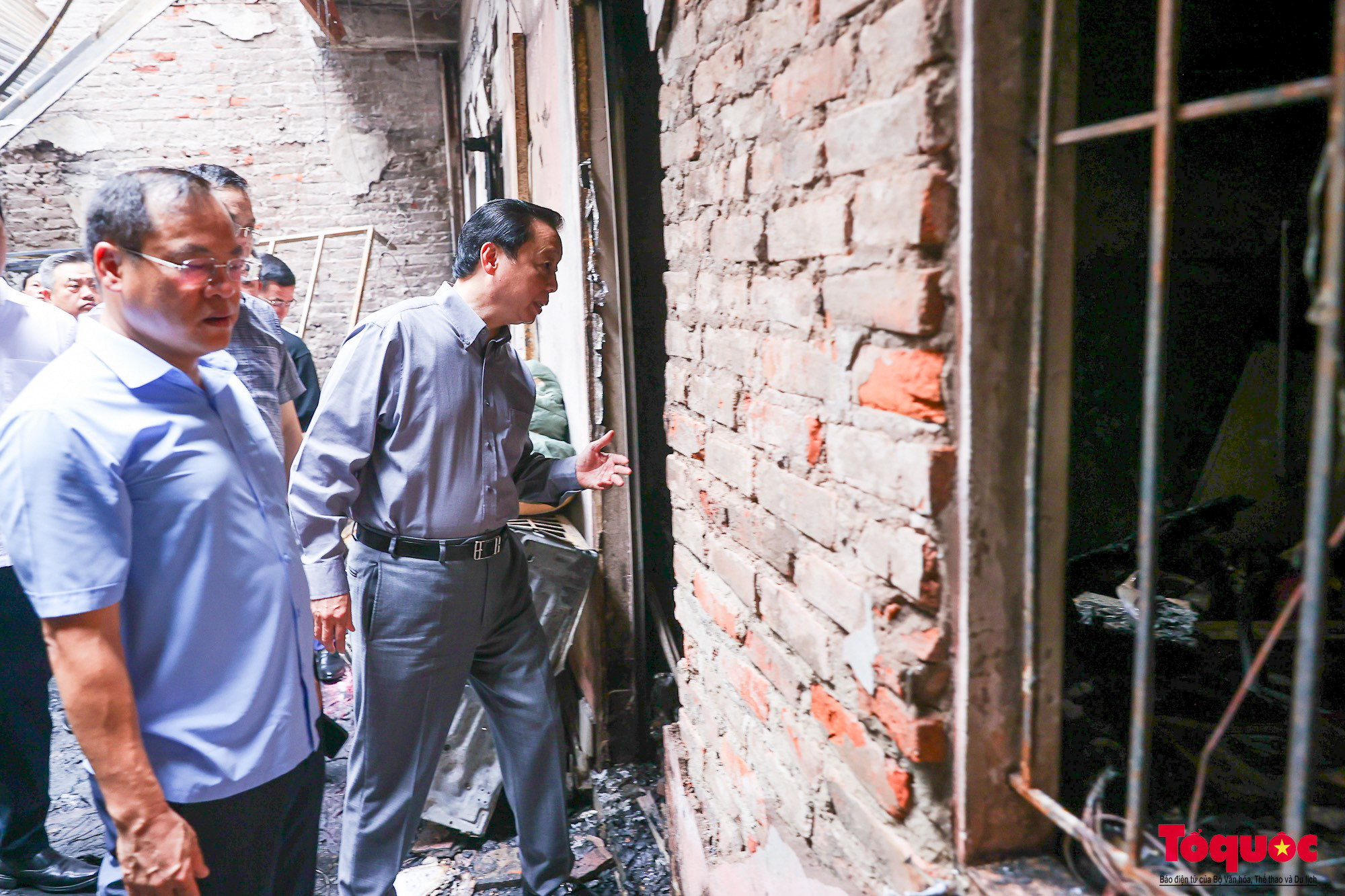 Phó thủ tướng Trần Hồng Hà xuống hiện trường vụ cháy nghiệm trọng ở Trung Kính khiến 14 người tử vong - Ảnh 3.