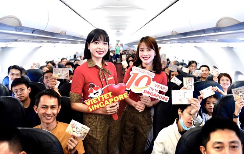 Mừng kỷ niệm “chuyến bay nụ cười” đến Singapore, Vietjet tặng 10.000 vé bay chỉ từ 0 đồng - Ảnh 1.