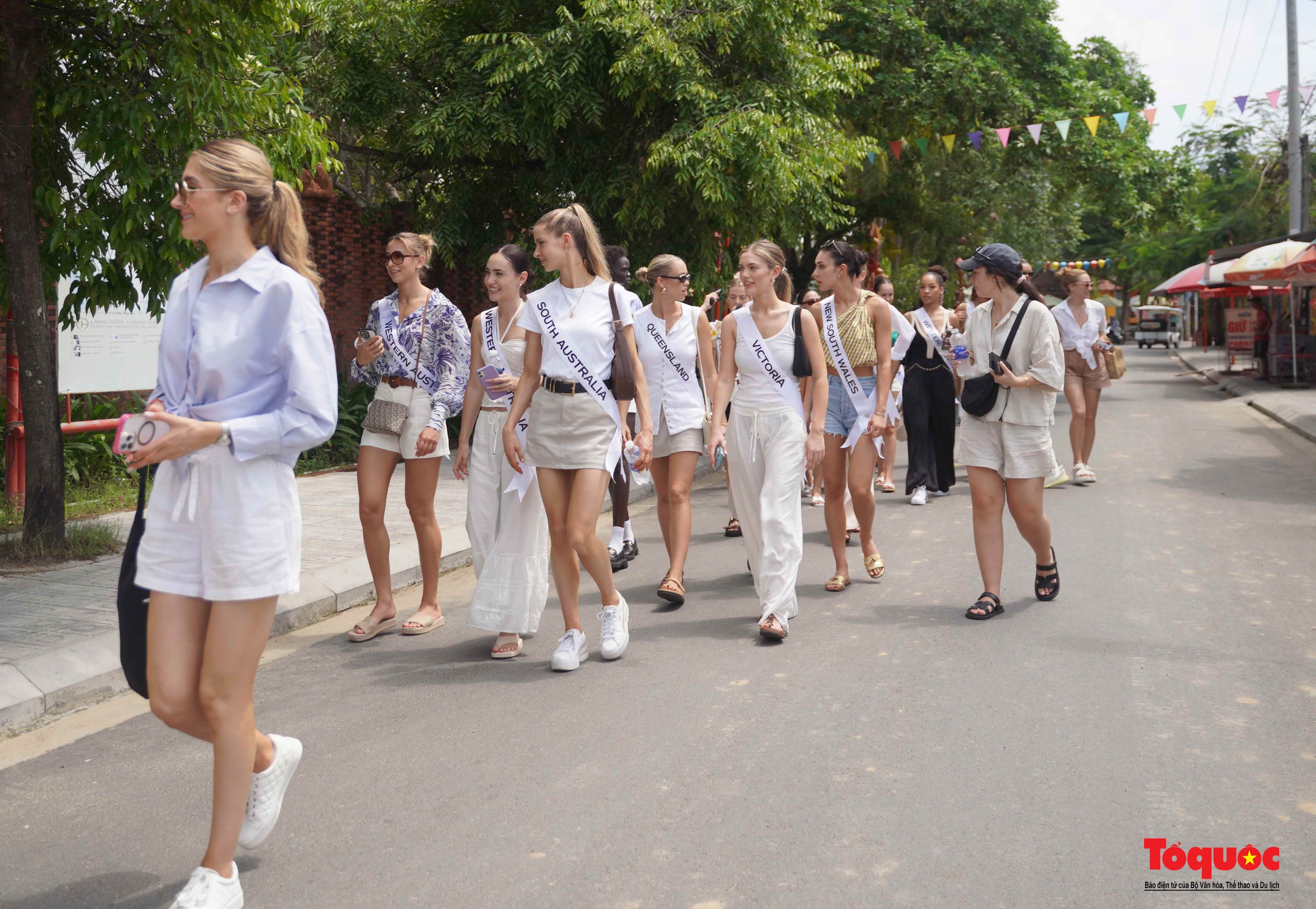 Đoàn thí sinh hoa hậu hoàn vũ Úc trải nghiệm làm gốm, quảng bá du lịch Hội An   - Ảnh 2.