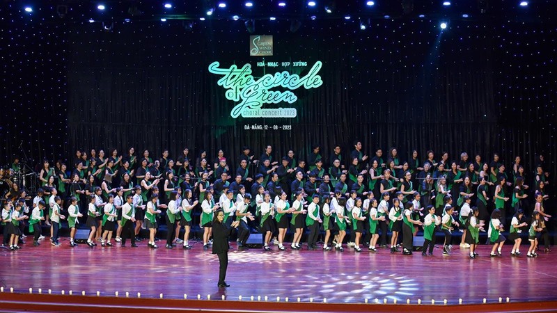 Apresentando 22 obras no concerto  Trình diễn 22 tác phẩm tại hòa nhạc