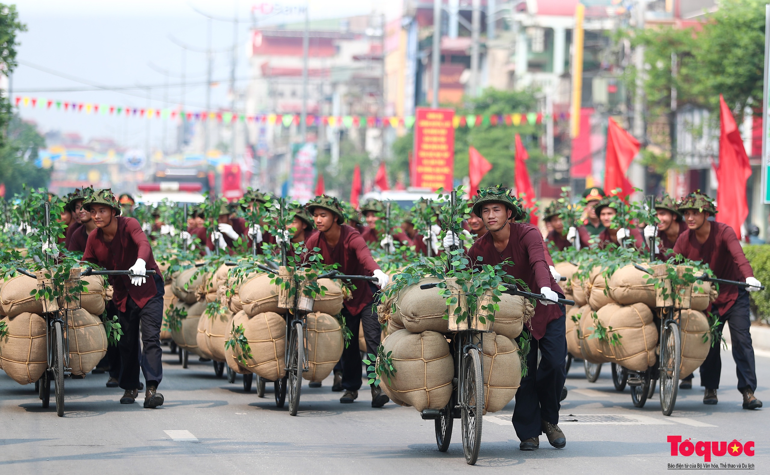 Toàn cảnh sơ duyệt Lễ diễu binh kỷ niệm 70 năm chiến thắng Điện Biên Phủ - Ảnh 20.