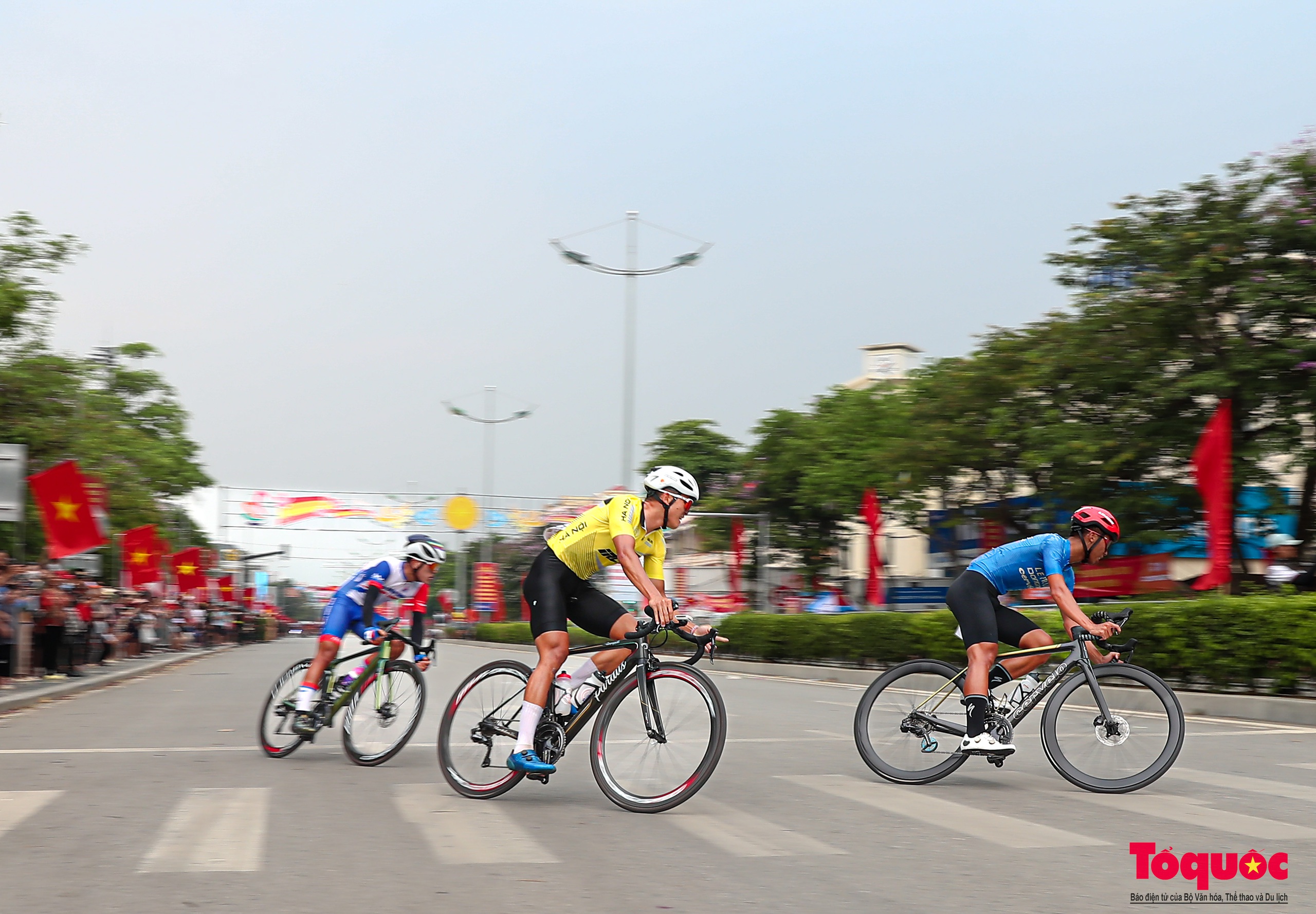 Giải đua xe đạp Về Điện Biên Phủ 2024: Tay đua trẻ Phạm Lê Xuân Lộc lập siêu kỉ lục chung cuộc - Ảnh 9.