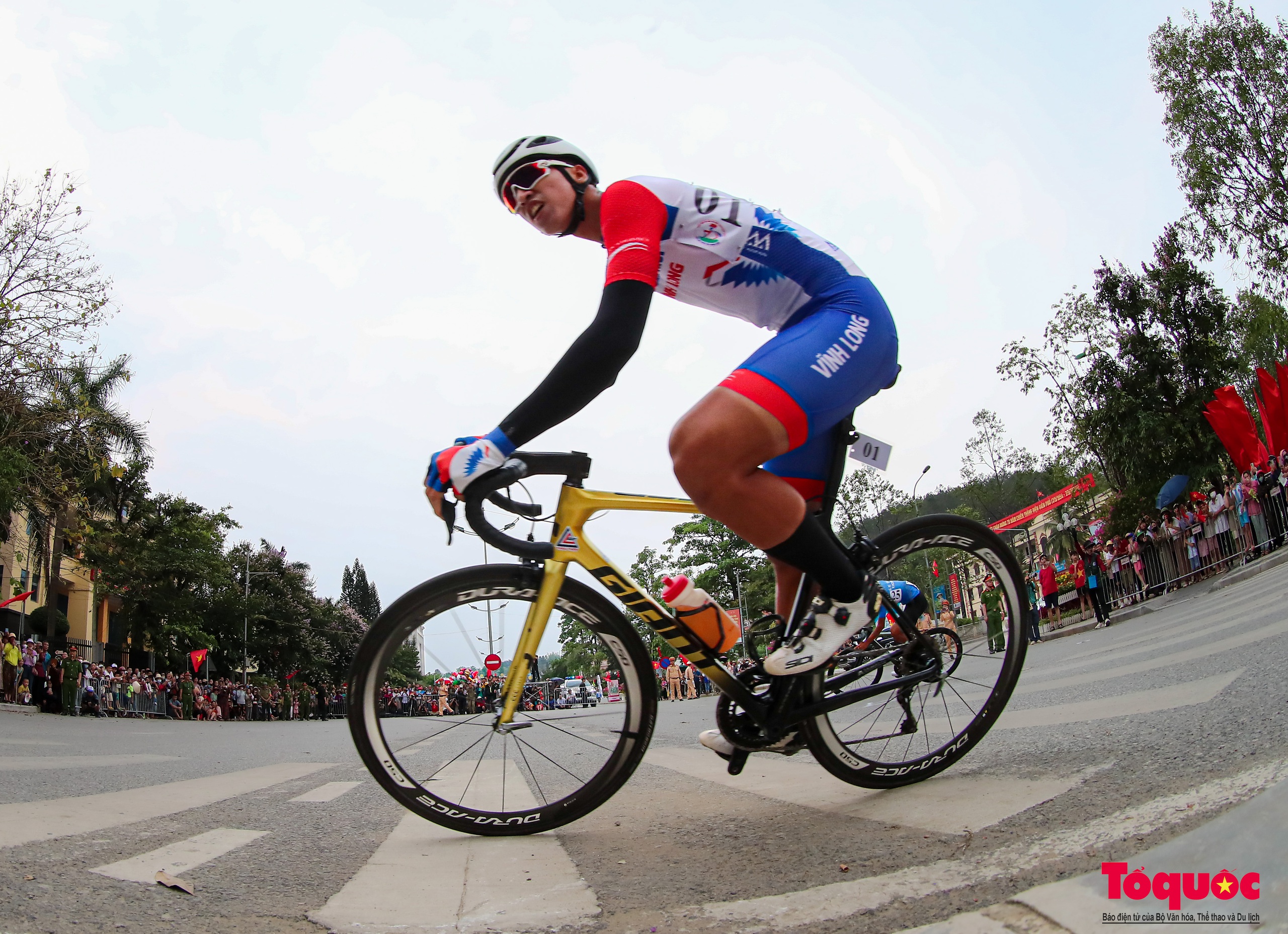 Giải đua xe đạp Về Điện Biên Phủ 2024: Tay đua trẻ Phạm Lê Xuân Lộc lập siêu kỉ lục chung cuộc - Ảnh 6.