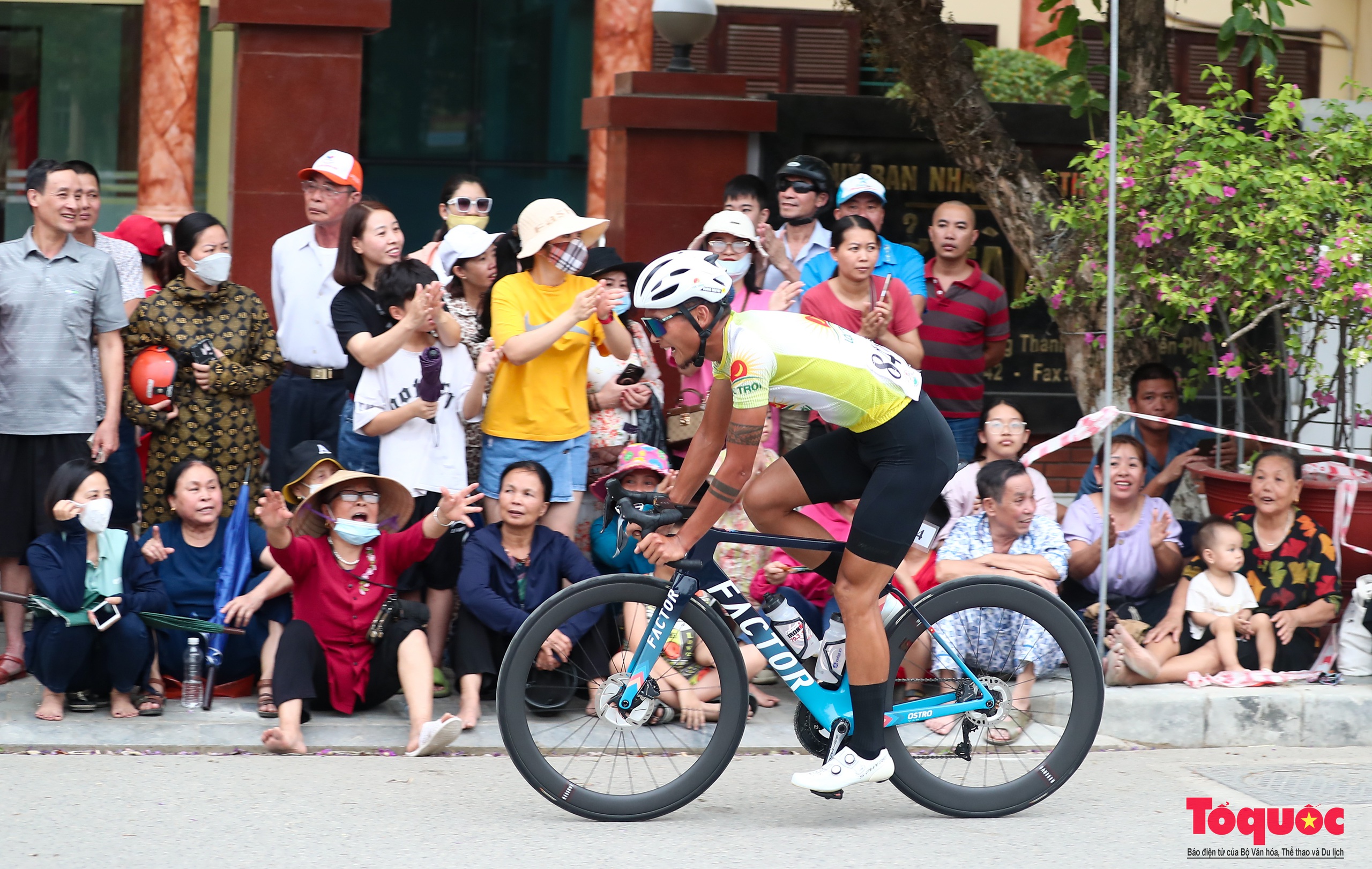 Giải đua xe đạp Về Điện Biên Phủ 2024: Tay đua trẻ Phạm Lê Xuân Lộc lập siêu kỉ lục chung cuộc - Ảnh 7.