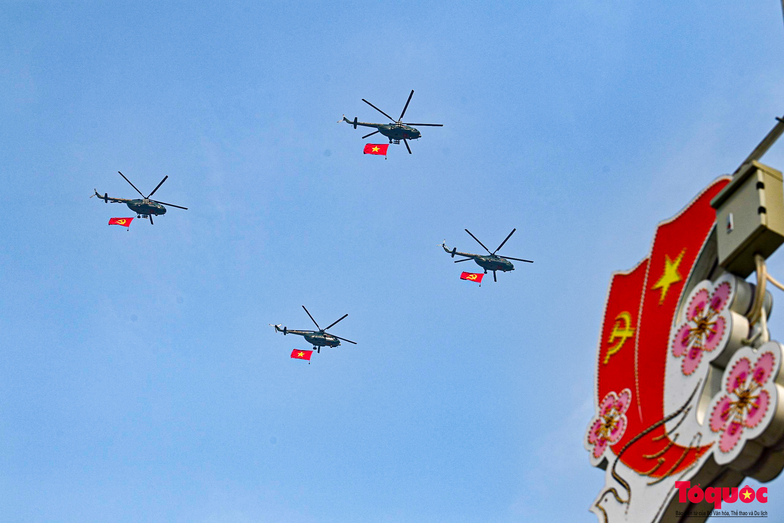 Ấn tượng với màn diễu binh của biên đội trực thăng bay trên bầu trời Điện Biên lịch sử - Ảnh 15.