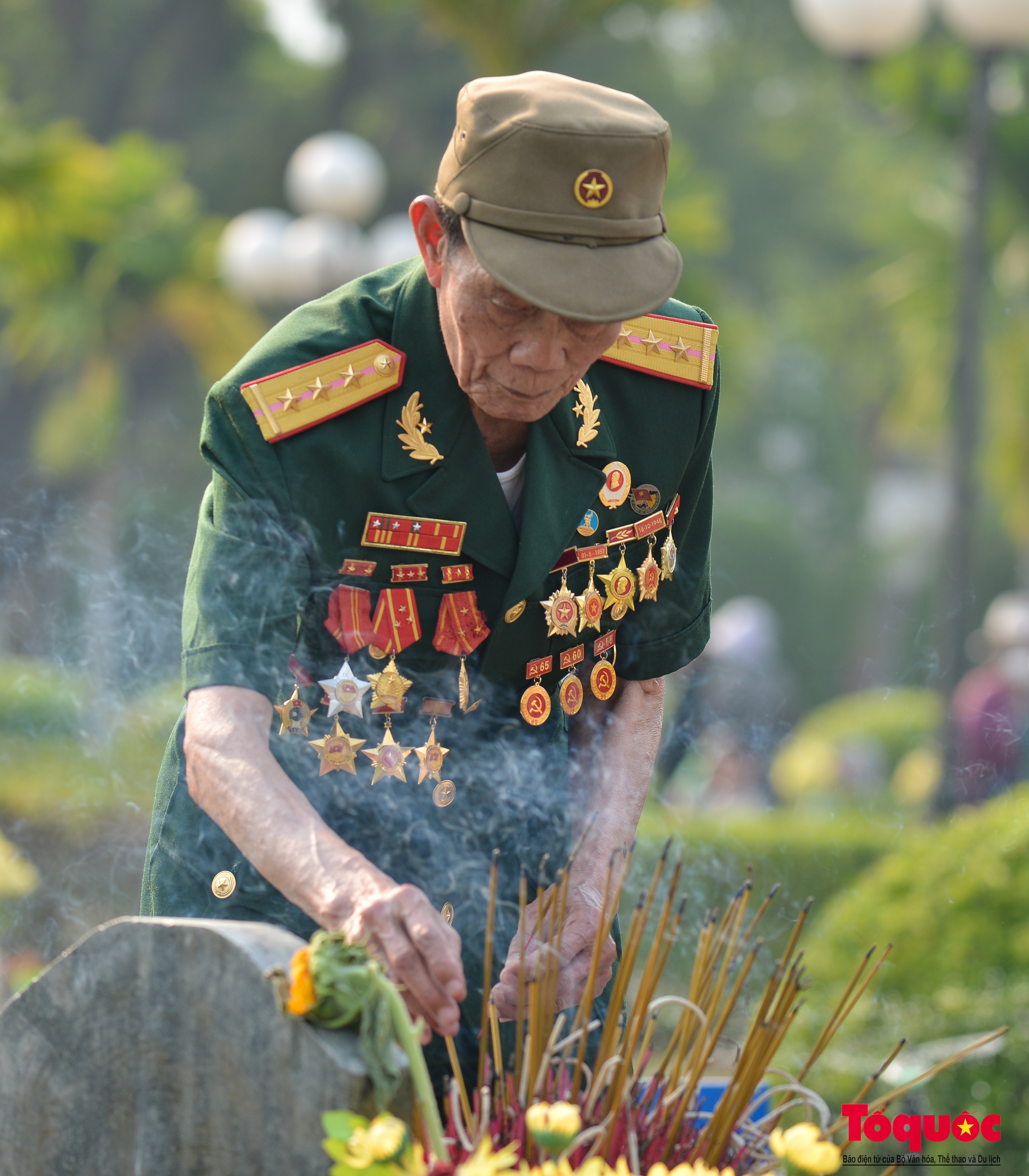 Chiến sĩ Điện Biên rưng rưng nước mắt về thăm đồng đội nơi chiến trường xưa  - Ảnh 14.
