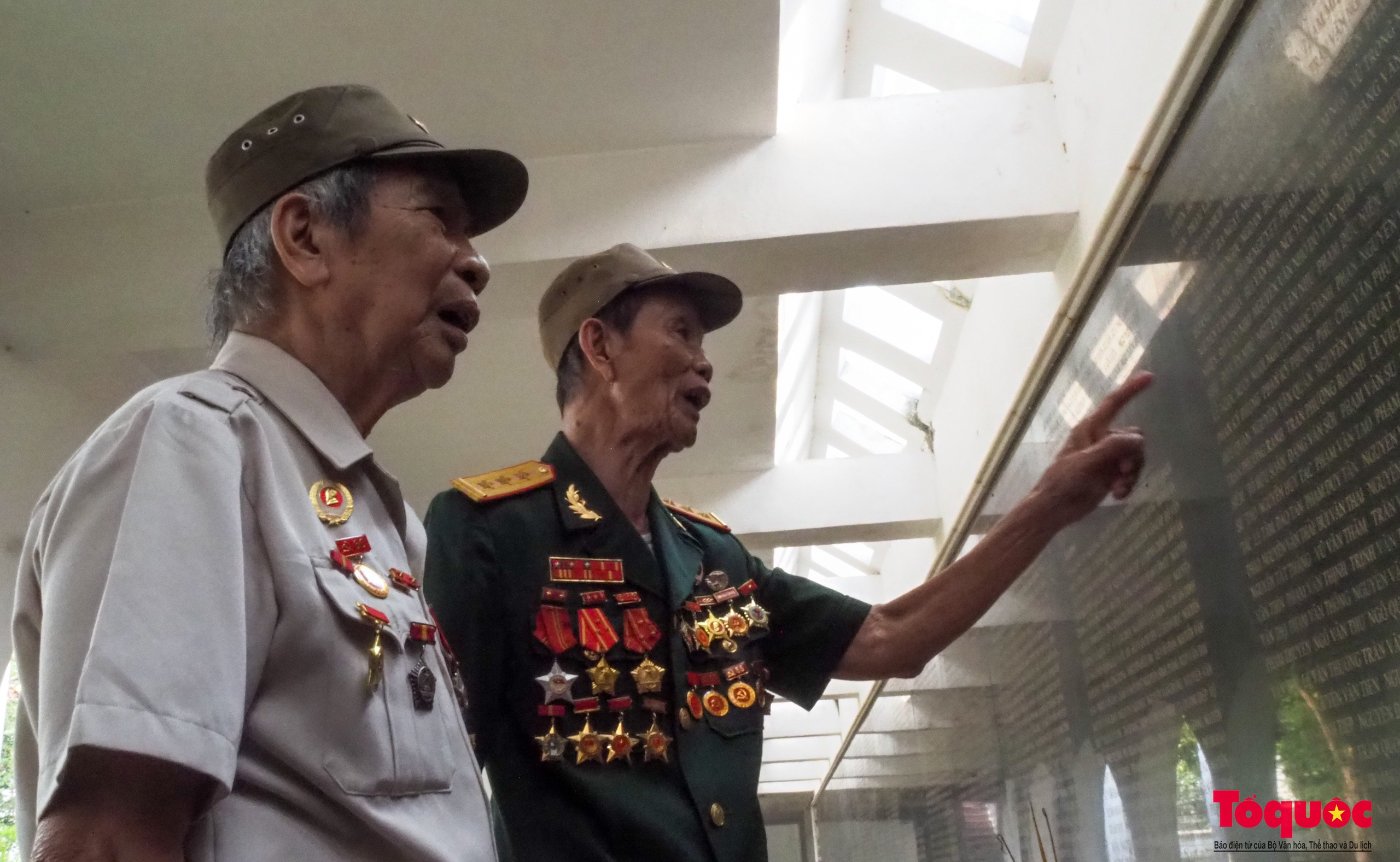 Chiến sĩ Điện Biên rưng rưng nước mắt về thăm đồng đội nơi chiến trường xưa  - Ảnh 13.