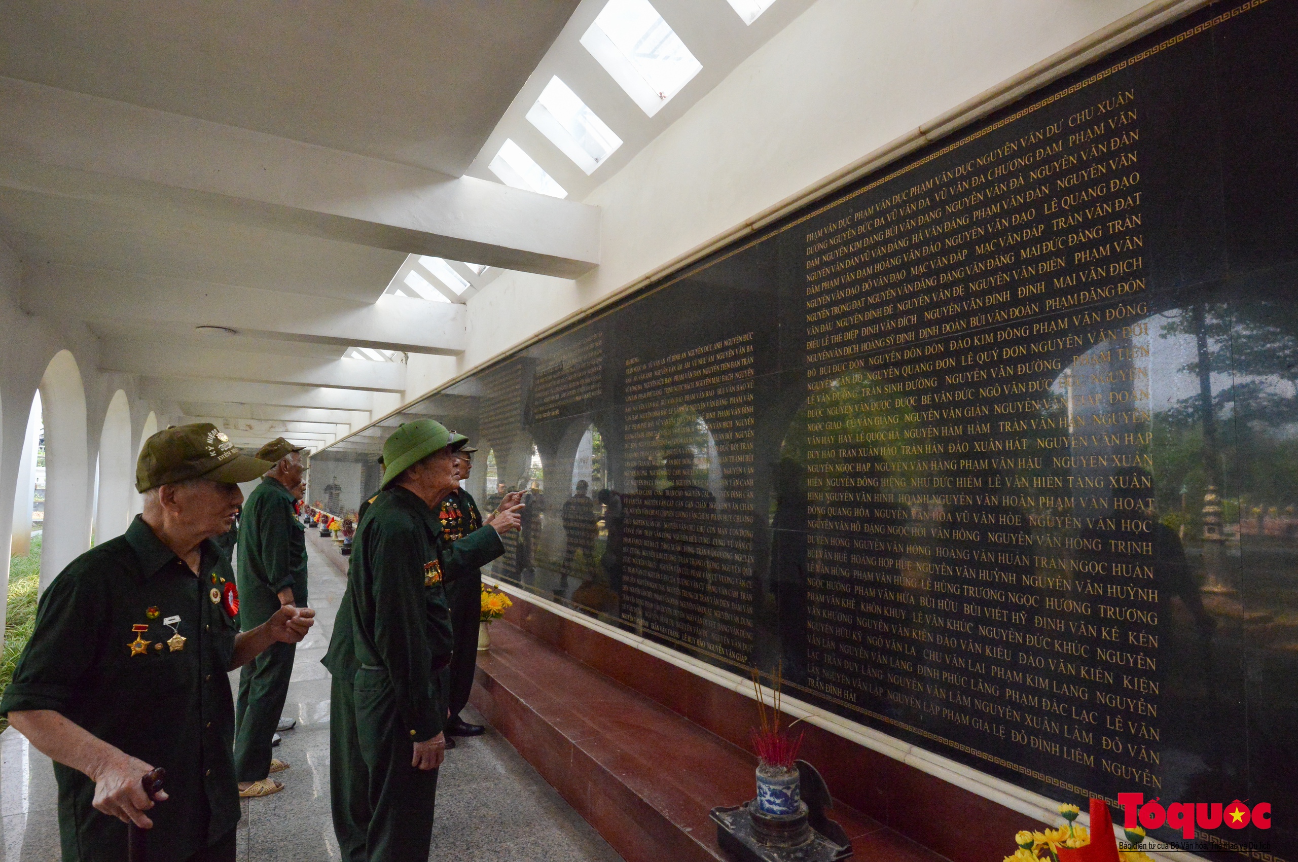 Chiến sĩ Điện Biên rưng rưng nước mắt về thăm đồng đội nơi chiến trường xưa  - Ảnh 11.