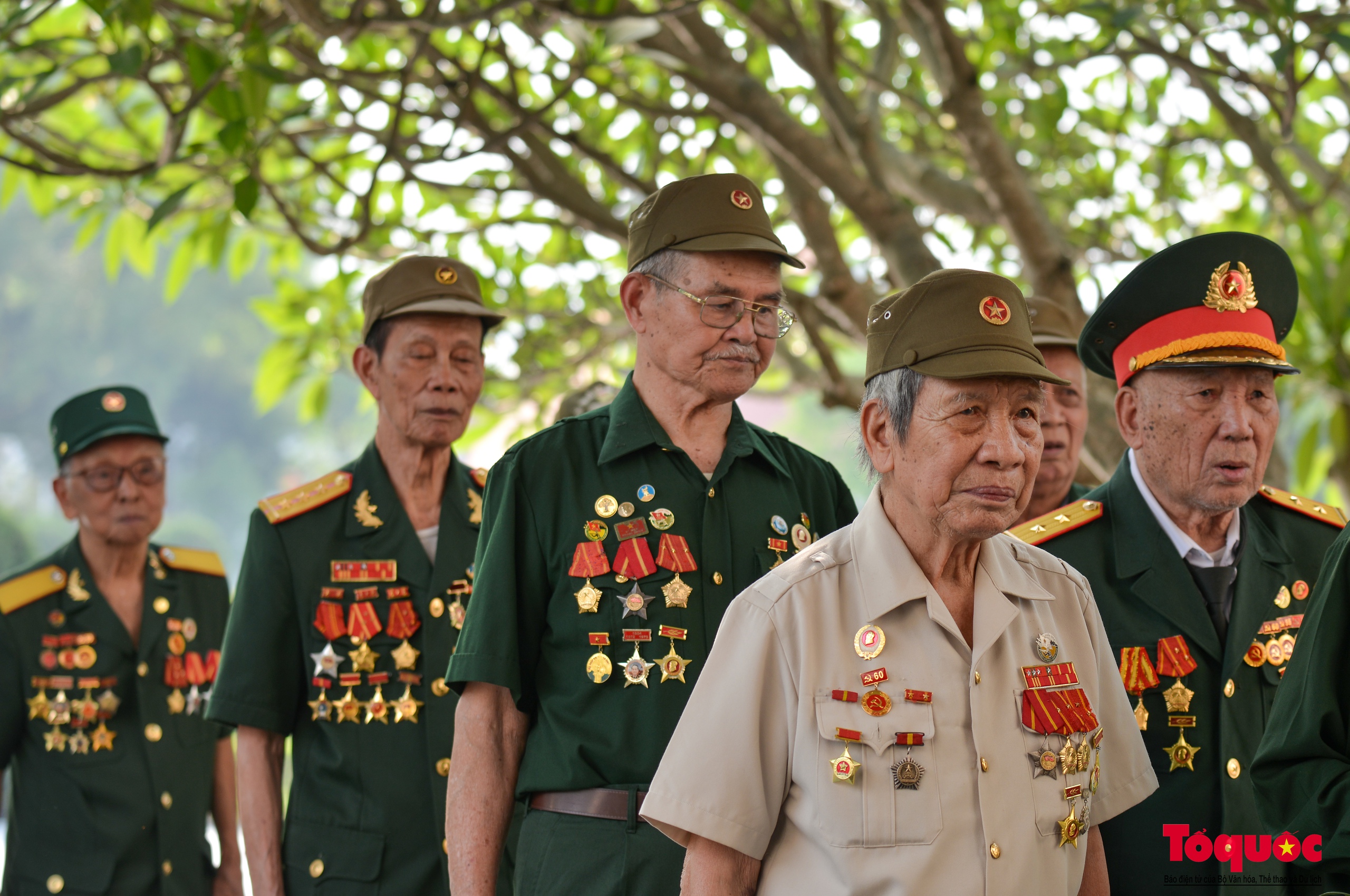 Chiến sĩ Điện Biên rưng rưng nước mắt về thăm đồng đội nơi chiến trường xưa  - Ảnh 3.