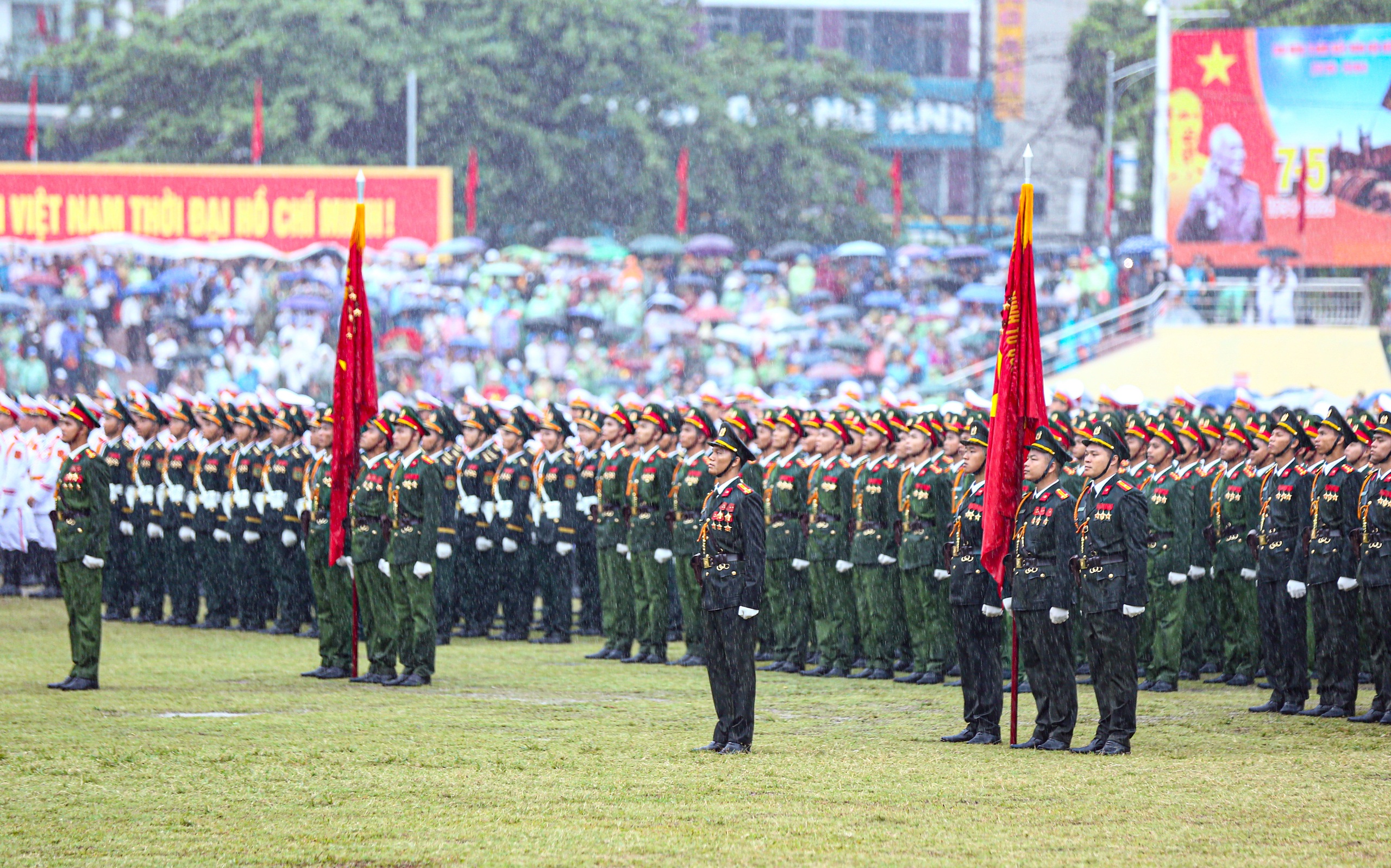 Chùm ảnh ấn tượng tại lễ diễu binh, diễu hành mừng đại lễ 7/5 - Ảnh 28.