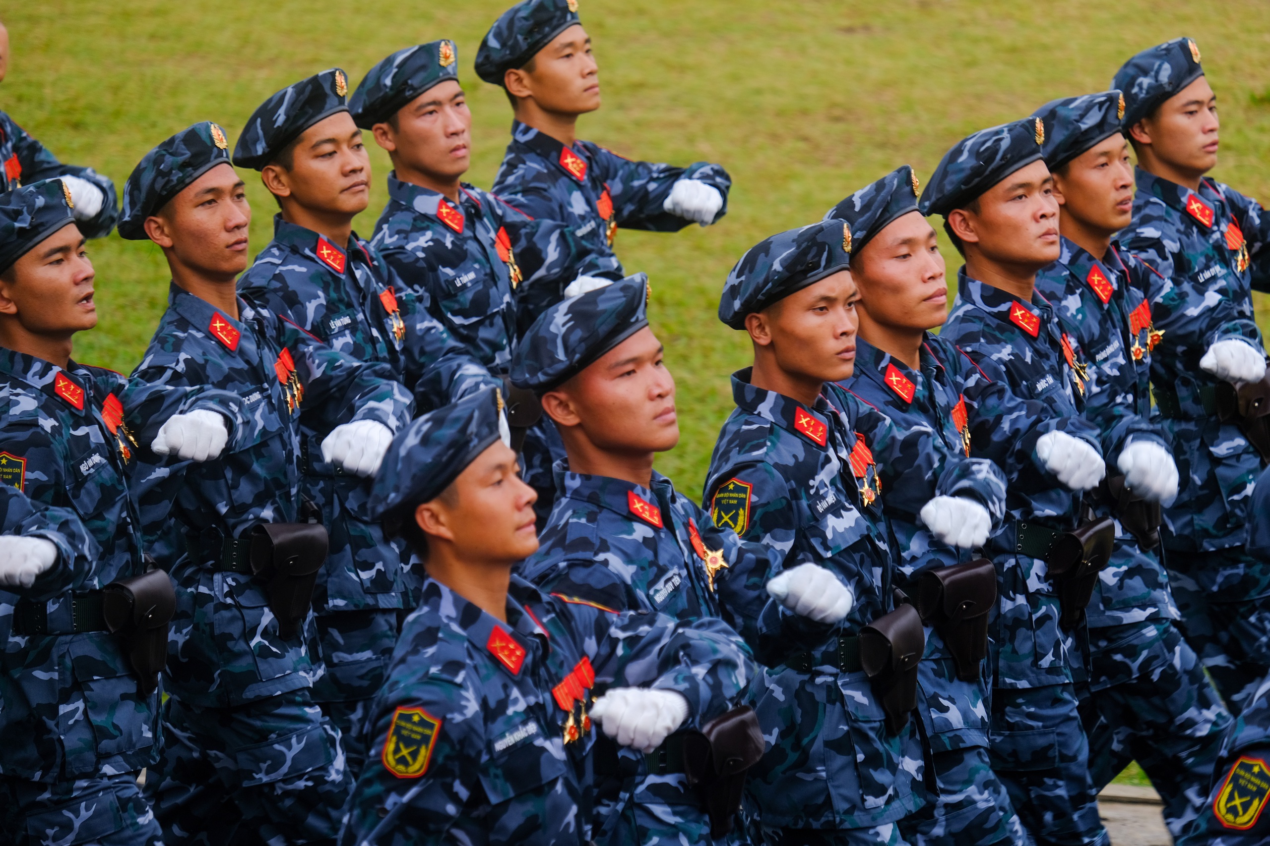 Chùm ảnh ấn tượng tại lễ diễu binh, diễu hành mừng đại lễ 7/5 - Ảnh 19.