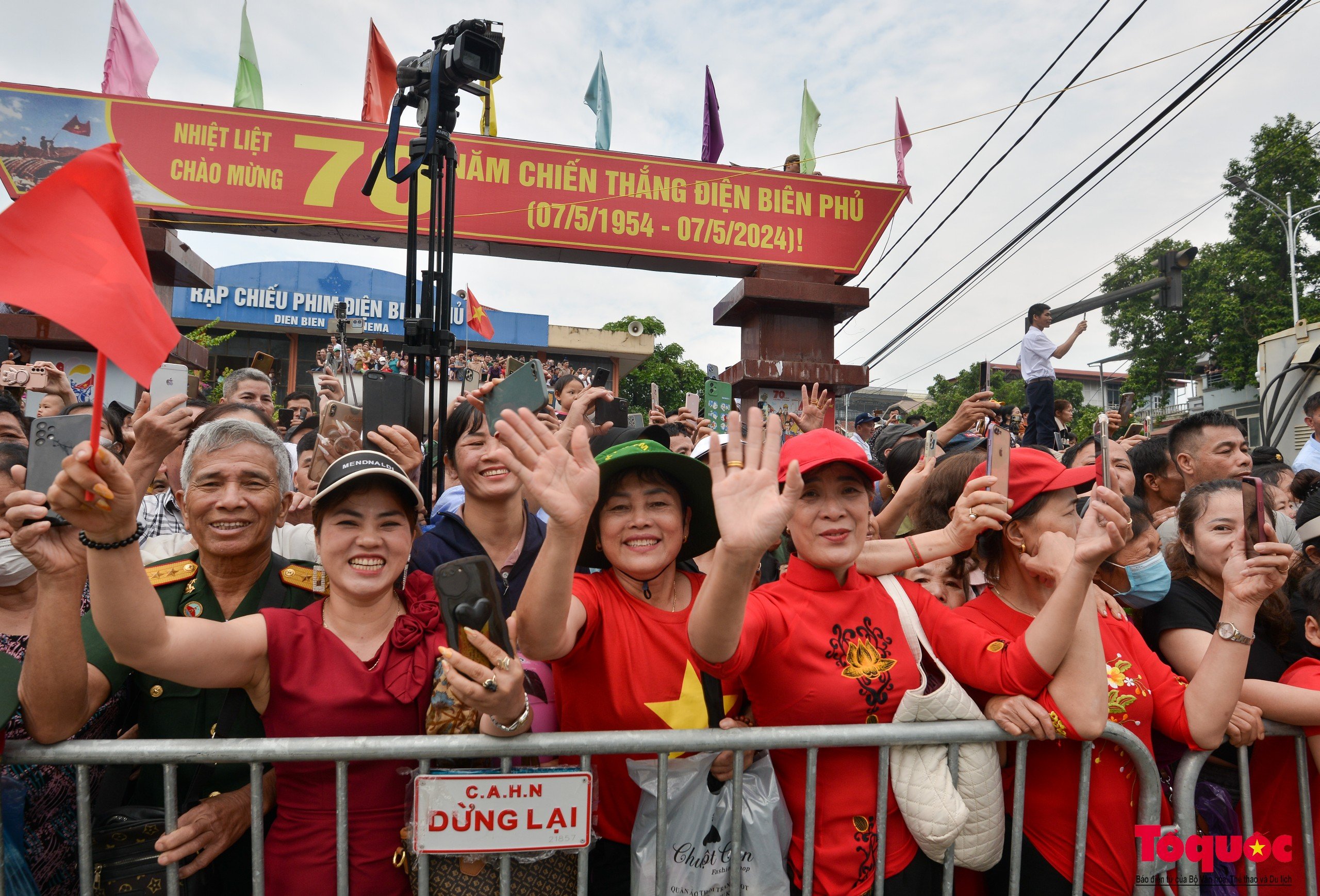 Chùm ảnh diễu binh, diễu hành ấn tượng tại Lễ kỷ niệm 70 năm Chiến thắng Điện Biên Phủ - Ảnh 34.