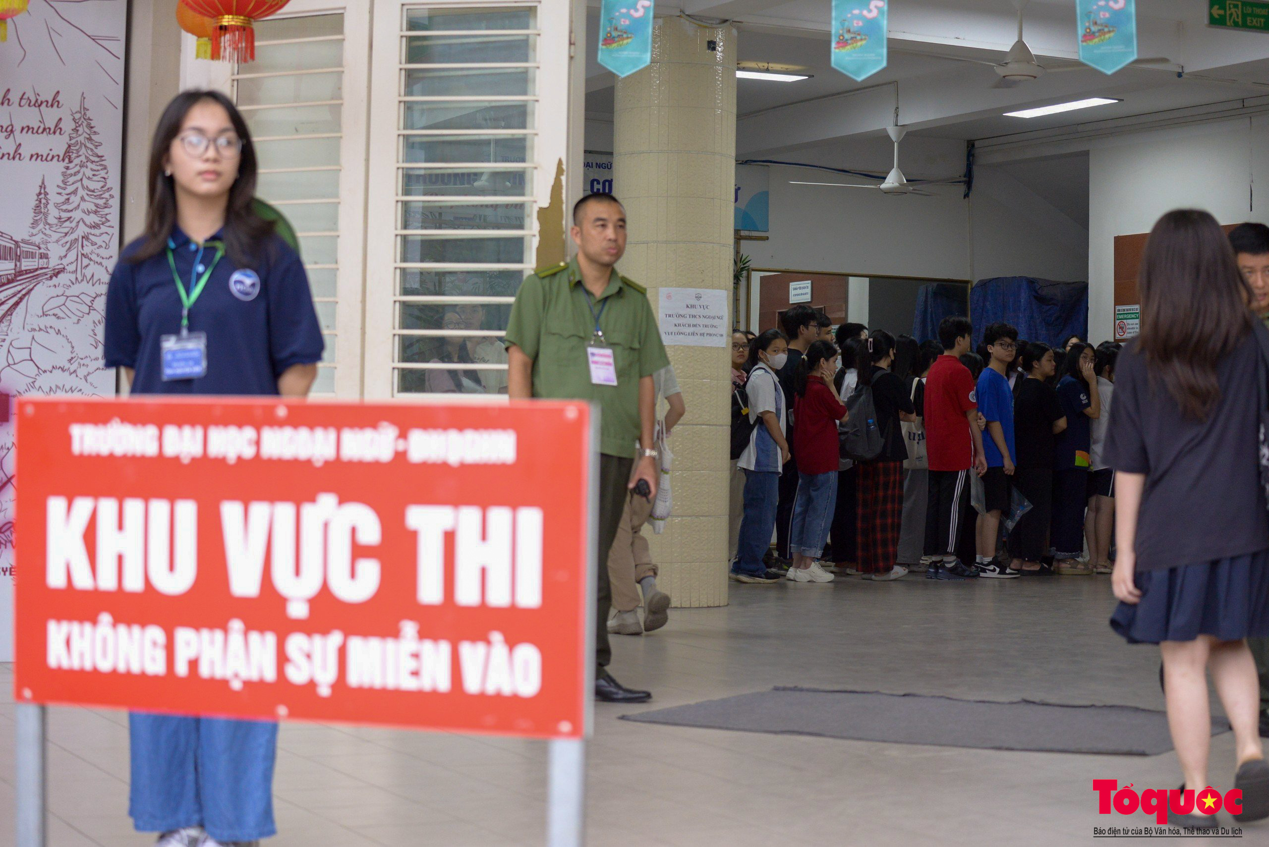 Hơn 3000 thí sinh đầu tiên ở Hà Nội tranh suất vào lớp 10 chuyên năm 2024 - Ảnh 12.