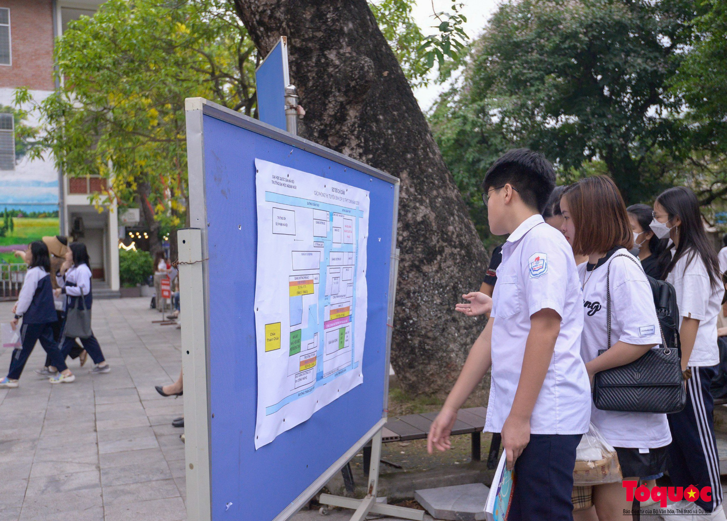 Hơn 3000 thí sinh đầu tiên ở Hà Nội tranh suất vào lớp 10 chuyên năm 2024 - Ảnh 4.