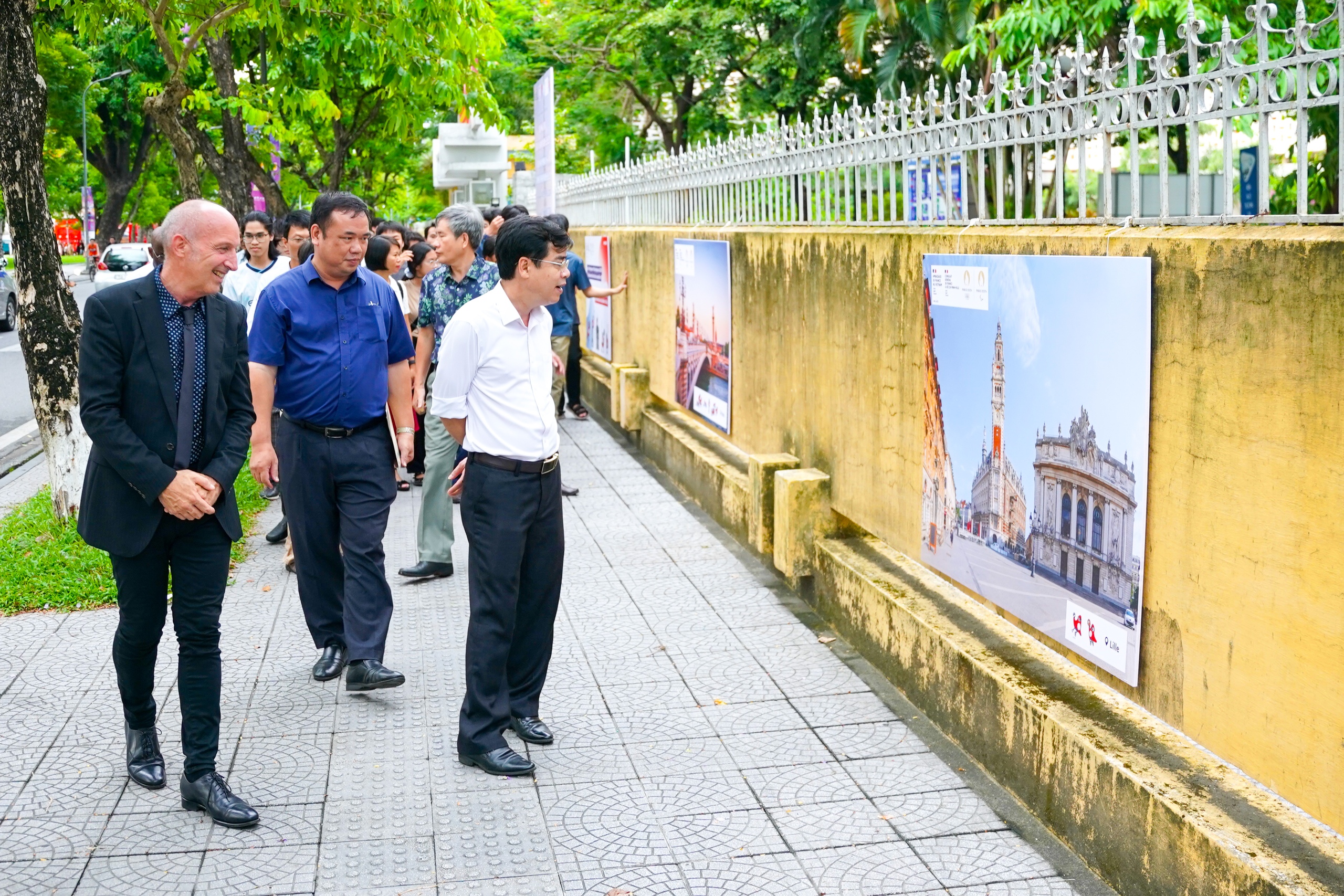 Jelajahi Prancis melalui pameran foto  Khám phá nước Pháp qua triển lãm ảnh