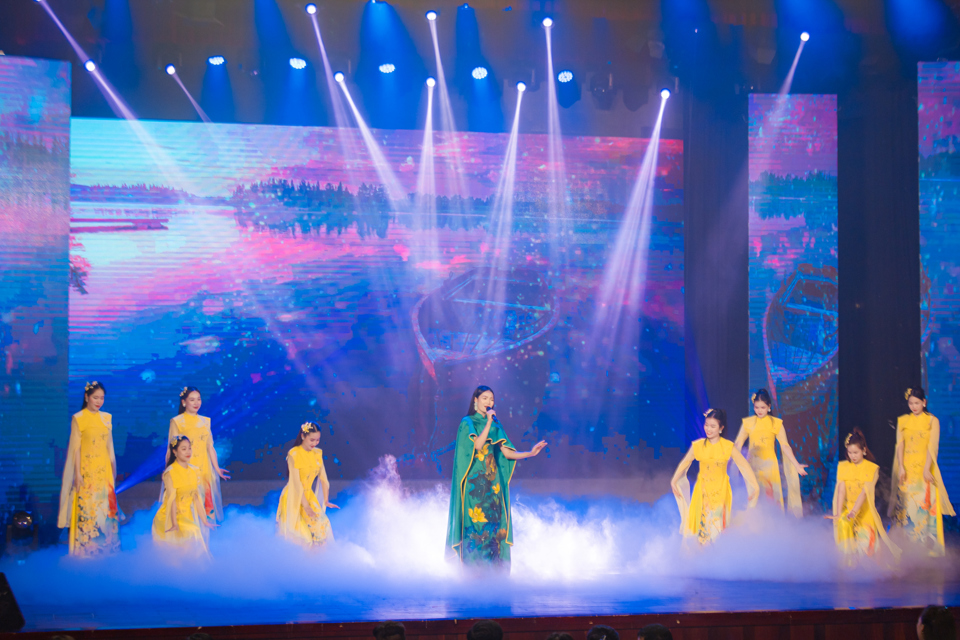 Ba thí sinh xuất sắc giành Quán quân cuộc thi Tài năng âm nhạc Việt 2024 - Ảnh 1.