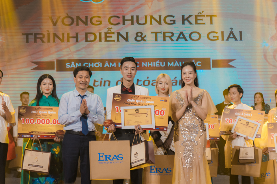 Ba thí sinh xuất sắc giành Quán quân cuộc thi Tài năng âm nhạc Việt 2024 - Ảnh 3.