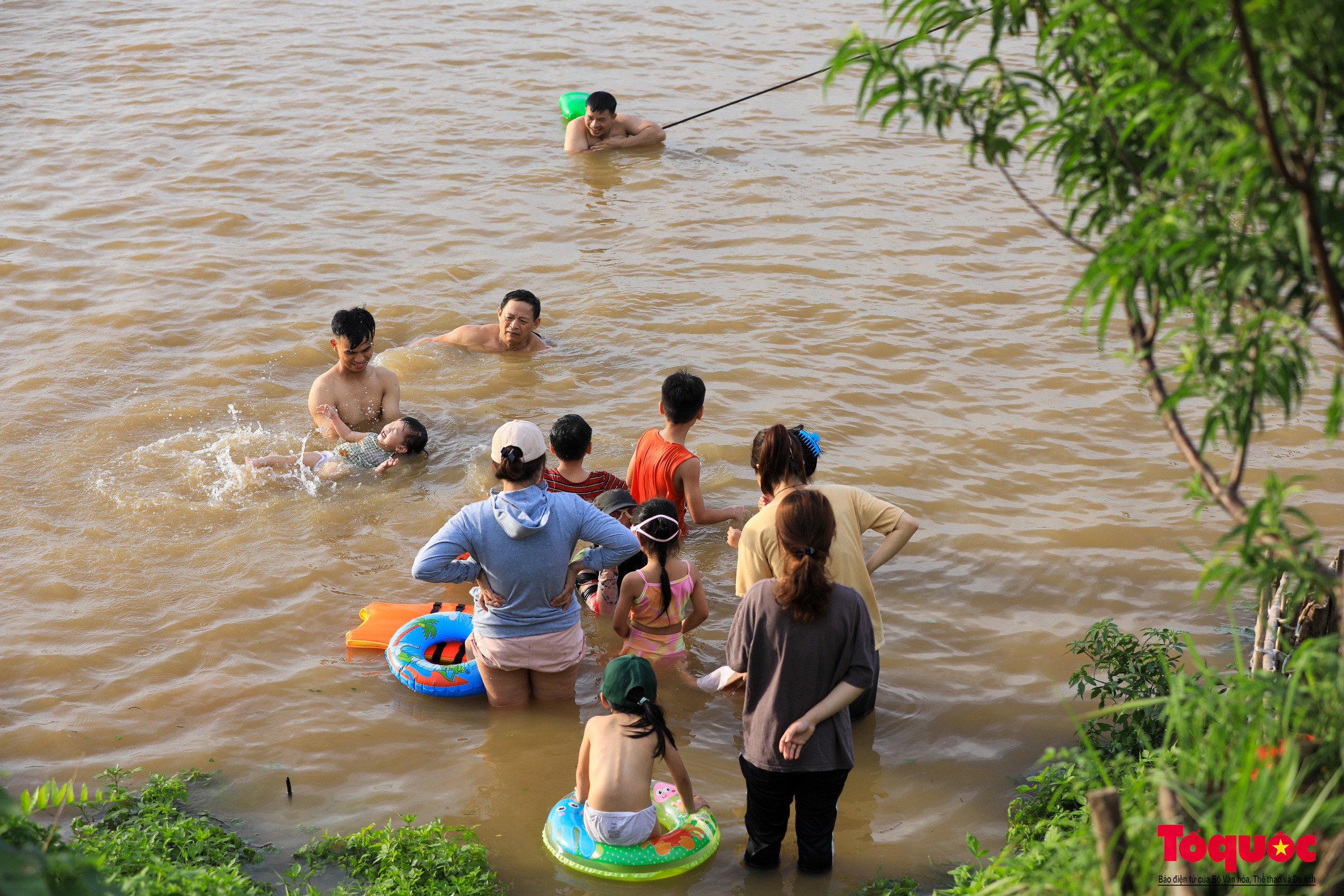 Tiềm ẩn nhiều nguy cơ khi tắm sông, hồ ngày nắng nóng - Ảnh 5.