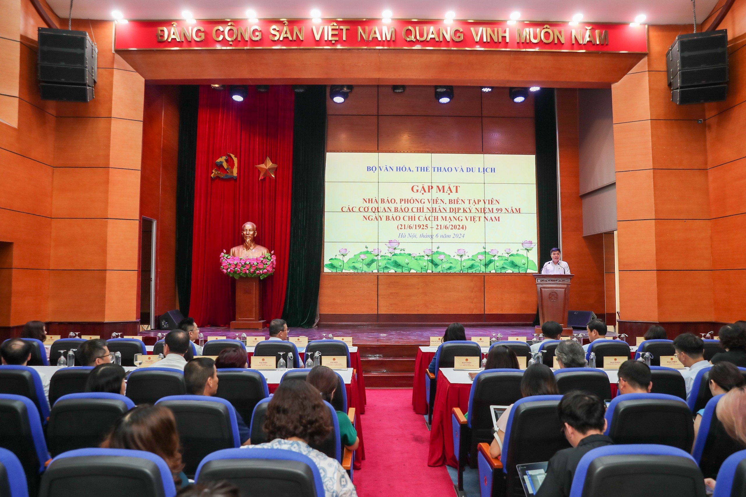 การพัฒนาประสิทธิผลการทำงานสื่อสารวัฒนธรรม กีฬา และการท่องเที่ยว - ภาพที่ 3. Nâng cao hiệu quả công tác truyền thông VHTTDL - Ảnh 3.