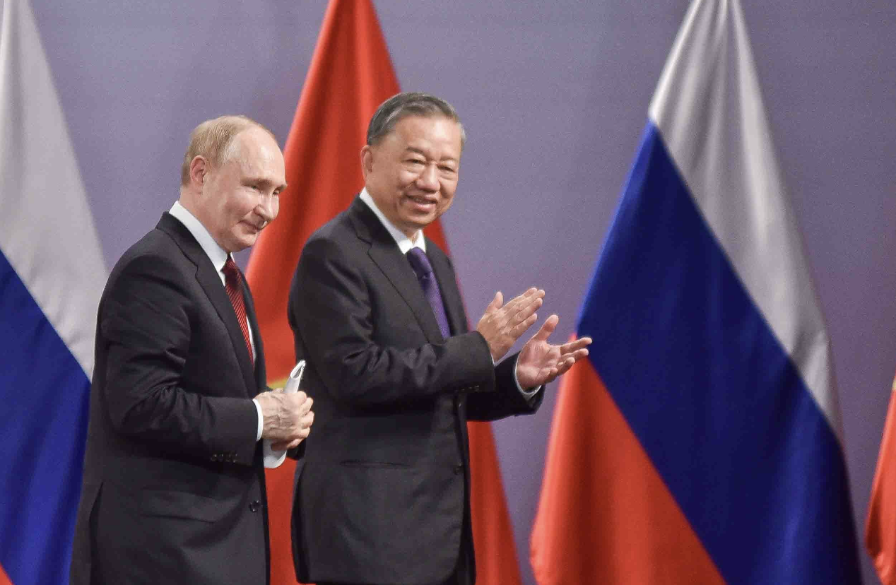 Chủ tịch nước Tô Lâm và Tổng thống Vladimir Putin gặp gỡ cựu sinh viên Việt Nam tại Nga - Ảnh 14.