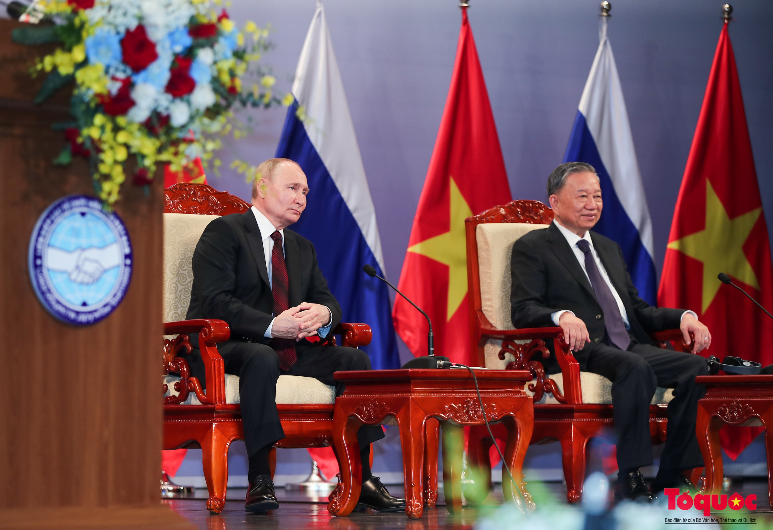 Chủ tịch nước Tô Lâm và Tổng thống Vladimir Putin gặp gỡ cựu sinh viên Việt Nam tại Nga - Ảnh 12.