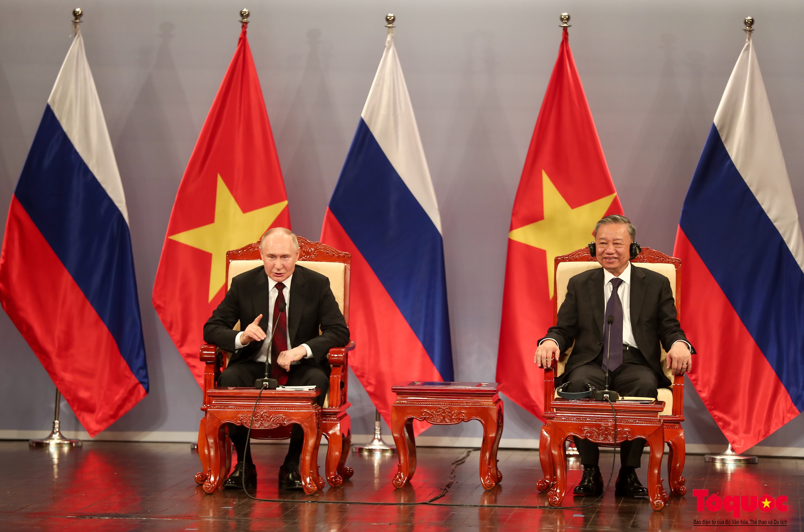 Chủ tịch nước Tô Lâm và Tổng thống Vladimir Putin gặp gỡ cựu sinh viên Việt Nam tại Nga - Ảnh 10.