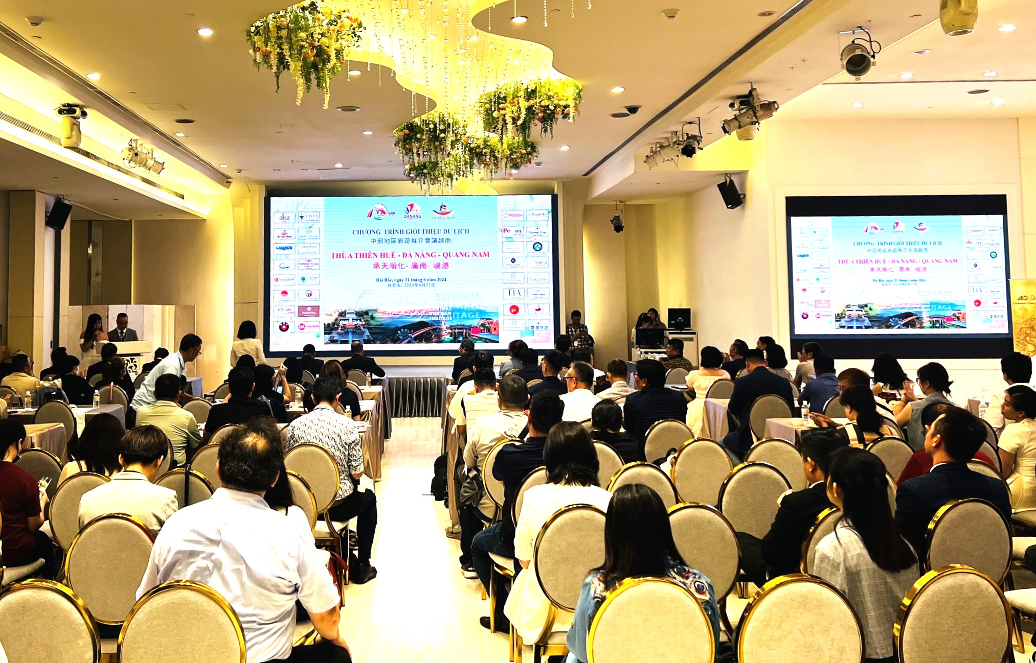 ណែនាំអំពីទេសចរណ៍ Thua Thien Hue - Da Nang - Quang Nam នៅតៃវ៉ាន់ (ចិន) - រូបថត ១. Giới thiệu du lịch Thừa Thiên Huế - Đà Nẵng - Quảng Nam tại Đài Loan (Trung Quốc) - Ảnh 1.