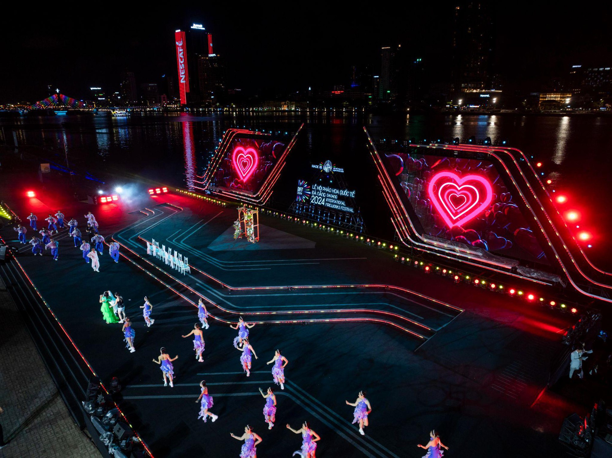 DIFF 2024: Sông Hàn sáng đèn tổng duyệt cho đêm “Tình yêu diệu kỳ” - Ảnh 5.