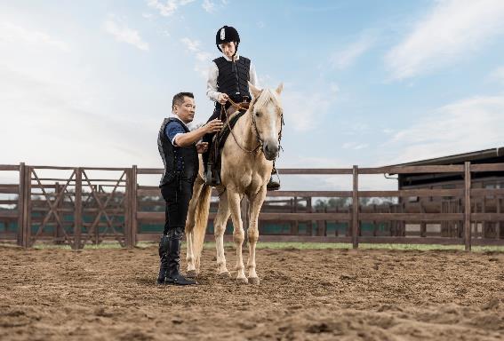 Cư dân háo hức tham gia các khóa học cưỡi ngựa tại Vinpearl Horse Academy Vũ Yên - Ảnh 1.