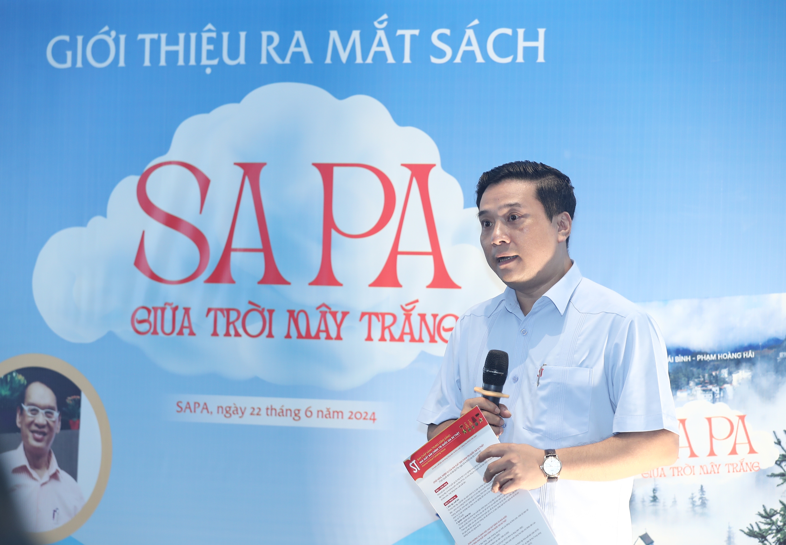 Ra mắt sách “Sa Pa giữa trời mây trắng” trên nóc nhà Đông Dương - Ảnh 3.