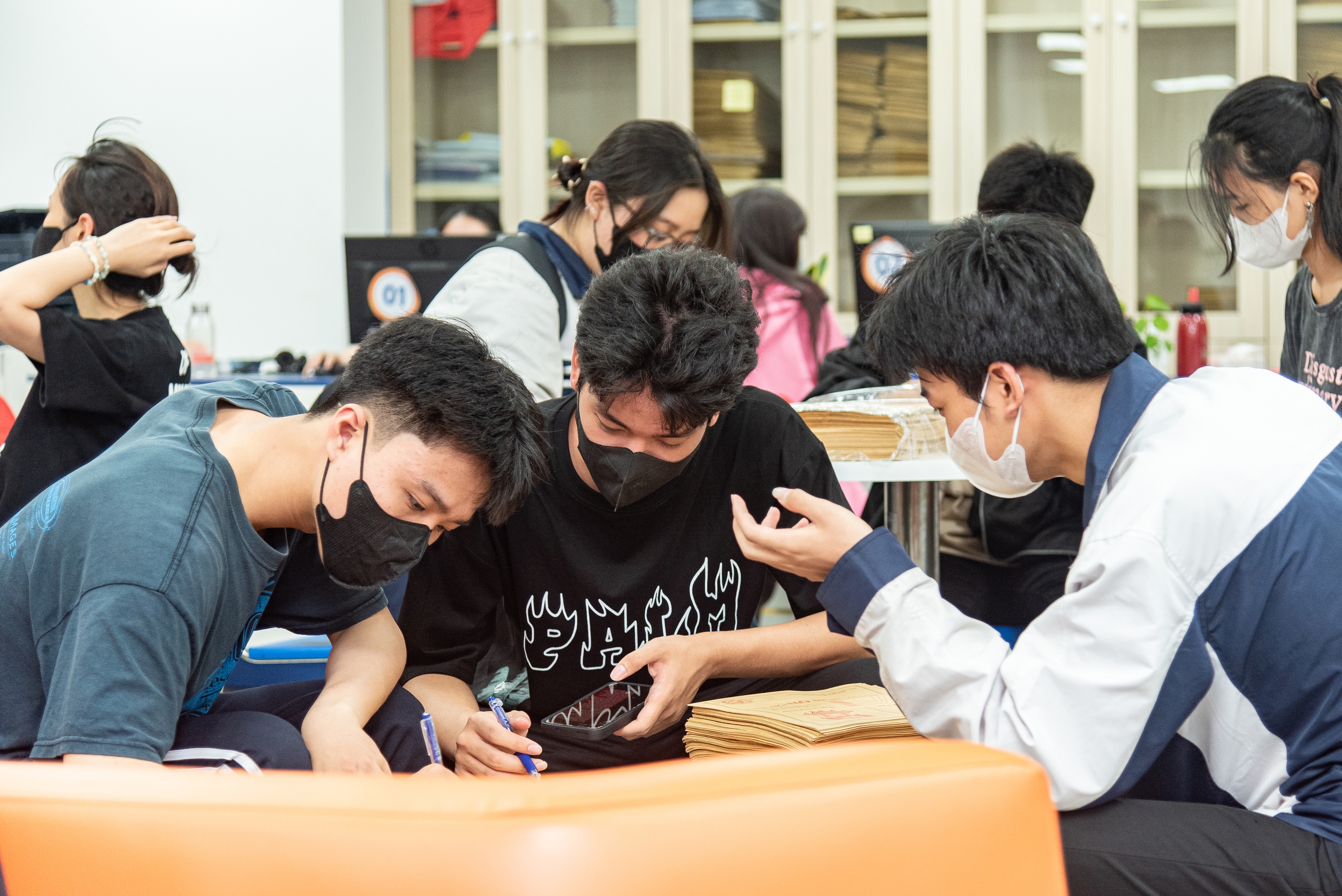 A pontuação de admissão antecipada da Universidade Phenikaa em 2024 atinge o teto de 27 pontos - Foto 1. Điểm chuẩn trúng tuyển sớm trường ĐH Phenikaa năm 2024 chạm nóc 27 điểm  - Ảnh 1.