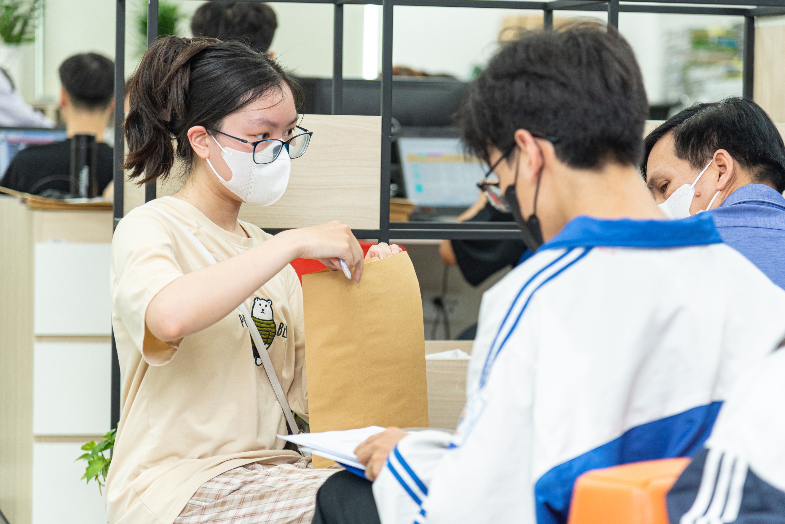 A pontuação de admissão antecipada da Universidade Phenikaa em 2024 atinge o teto de 27 pontos - Foto 2. Điểm chuẩn trúng tuyển sớm trường ĐH Phenikaa năm 2024 chạm nóc 27 điểm  - Ảnh 2.
