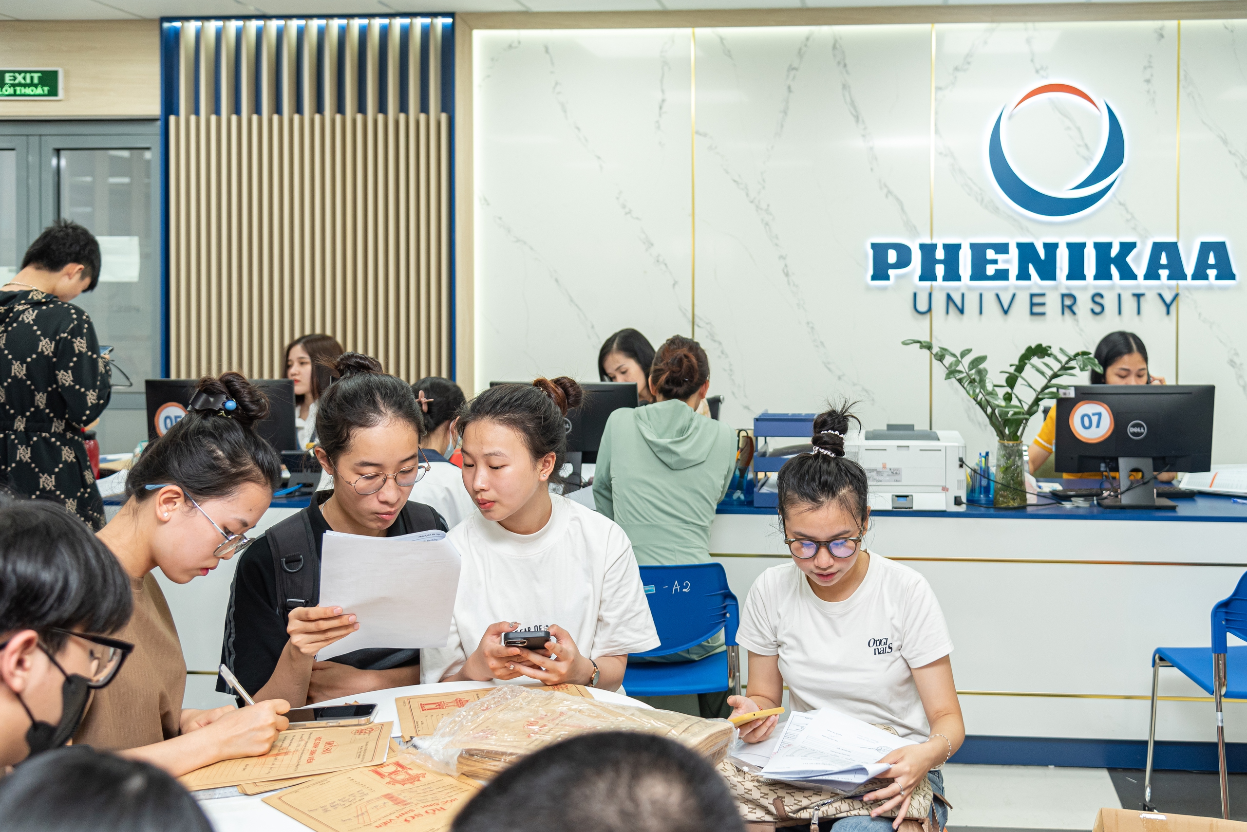 A pontuação de admissão antecipada da Universidade Phenikaa em 2024 atinge o teto de 27 pontos - Foto 3. Điểm chuẩn trúng tuyển sớm trường ĐH Phenikaa năm 2024 chạm nóc 27 điểm  - Ảnh 3.