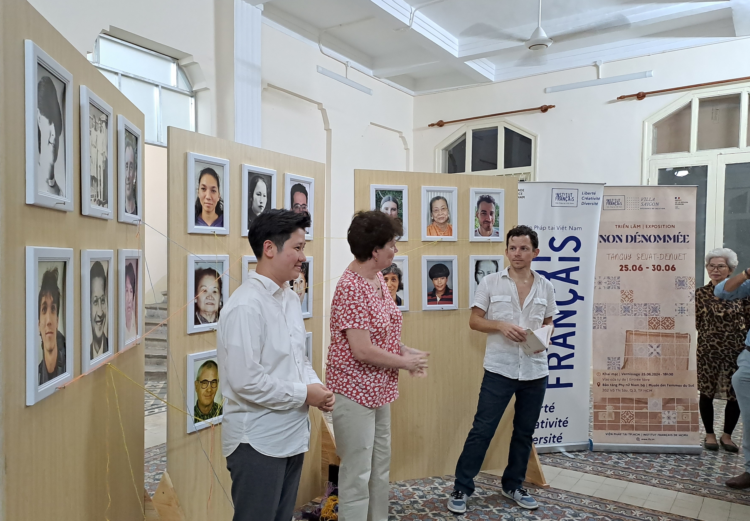 ការស្វែងរកអត្តសញ្ញាណតាមរយៈសិល្បៈ និងការសន្ទនា - រូបថត ១. Khám phá danh tính thông qua nghệ thuật và đối thoại - Ảnh 1.