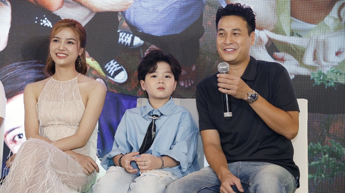 “Kop op, jongens” - “Een nieuwe bries” op televisie - Foto 5. “Vui lên nào anh em ơi” - “Làn gió mới” trên sóng truyền hình - Ảnh 5.