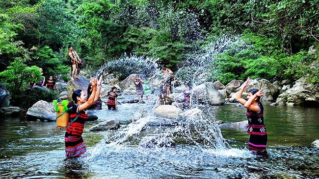 Đẩy mạnh thu hút đầu tư cho hoạt động văn hóa, thể thao, du lịch vùng đồng bào dân tộc thiểu số miền núi - Ảnh 2.