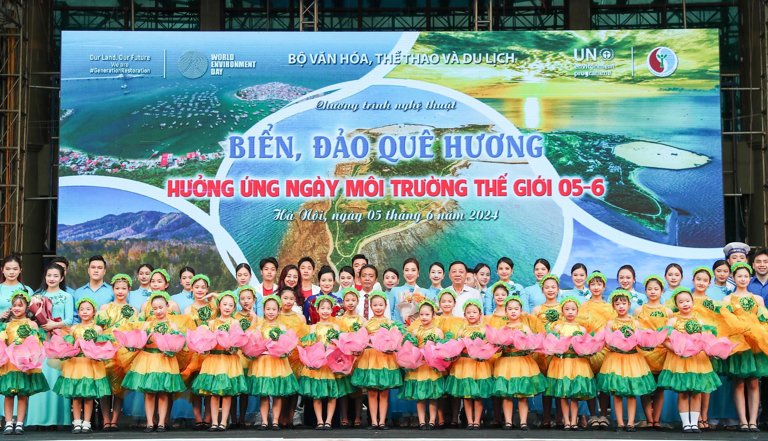 Chùm ảnh: Chương trình nghệ thuật “Biển, Đảo quê hương” hưởng ứng Ngày Môi trường thế giới - Ảnh 13.