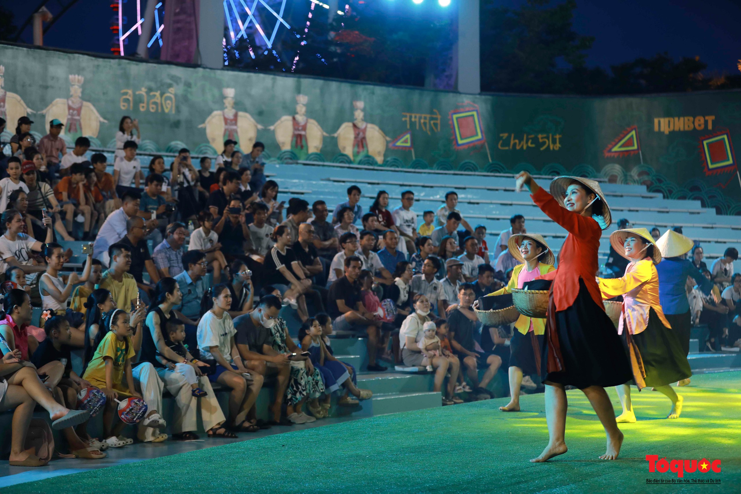 Du khách thích thú khám phá dòng chảy văn hóa Việt tại nhà hát múa rối lớn nhất miền Trung - Ảnh 12.