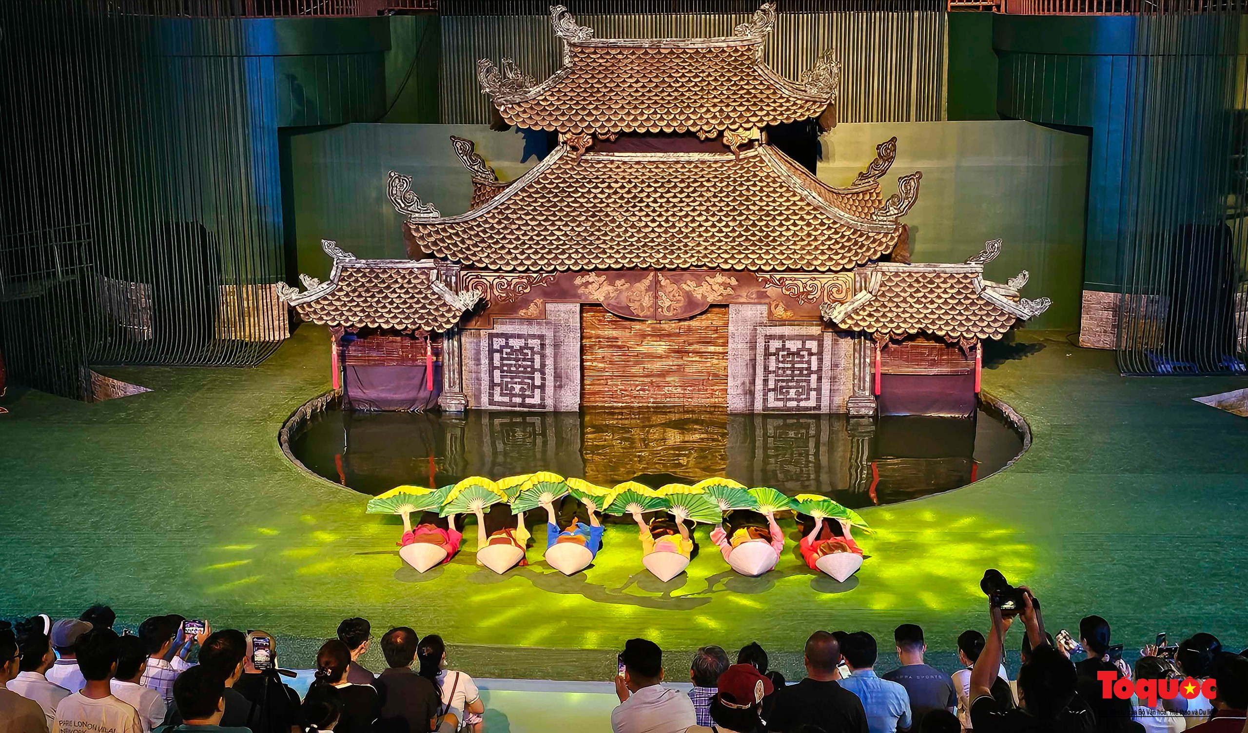 Du khách thích thú khám phá dòng chảy văn hóa Việt tại nhà hát múa rối lớn nhất miền Trung - Ảnh 9.