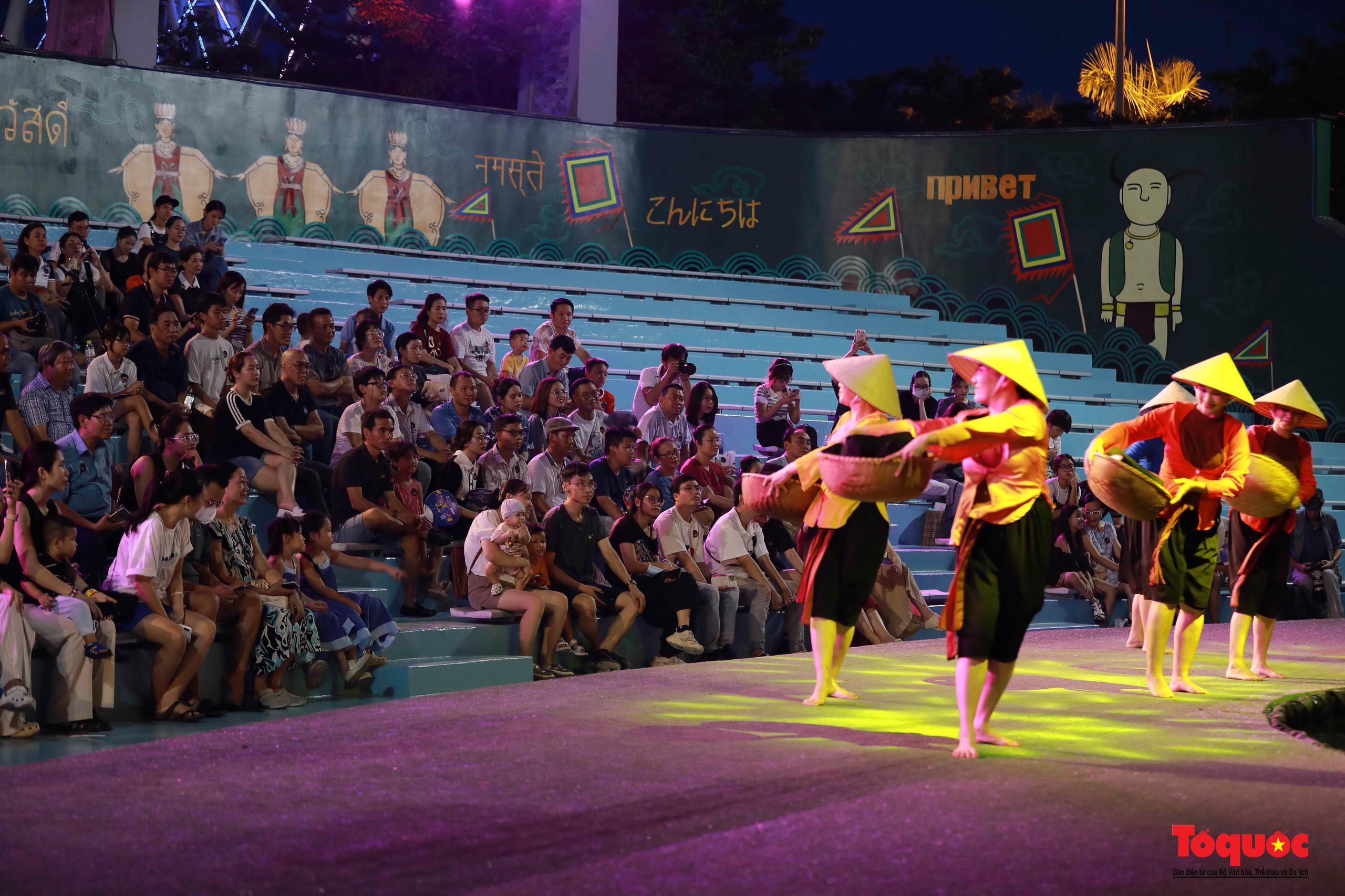 Du khách thích thú khám phá dòng chảy văn hóa Việt tại nhà hát múa rối lớn nhất miền Trung - Ảnh 14.