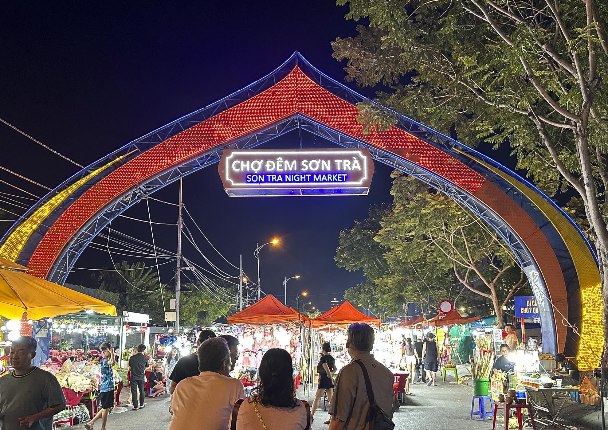 Da Nang: Prorrogação do horário de funcionamento do mercado noturno de Son Tra - Foto 1. Đà Nẵng: Gia hạn thời gian hoạt động chợ đêm Sơn Trà  - Ảnh 1.