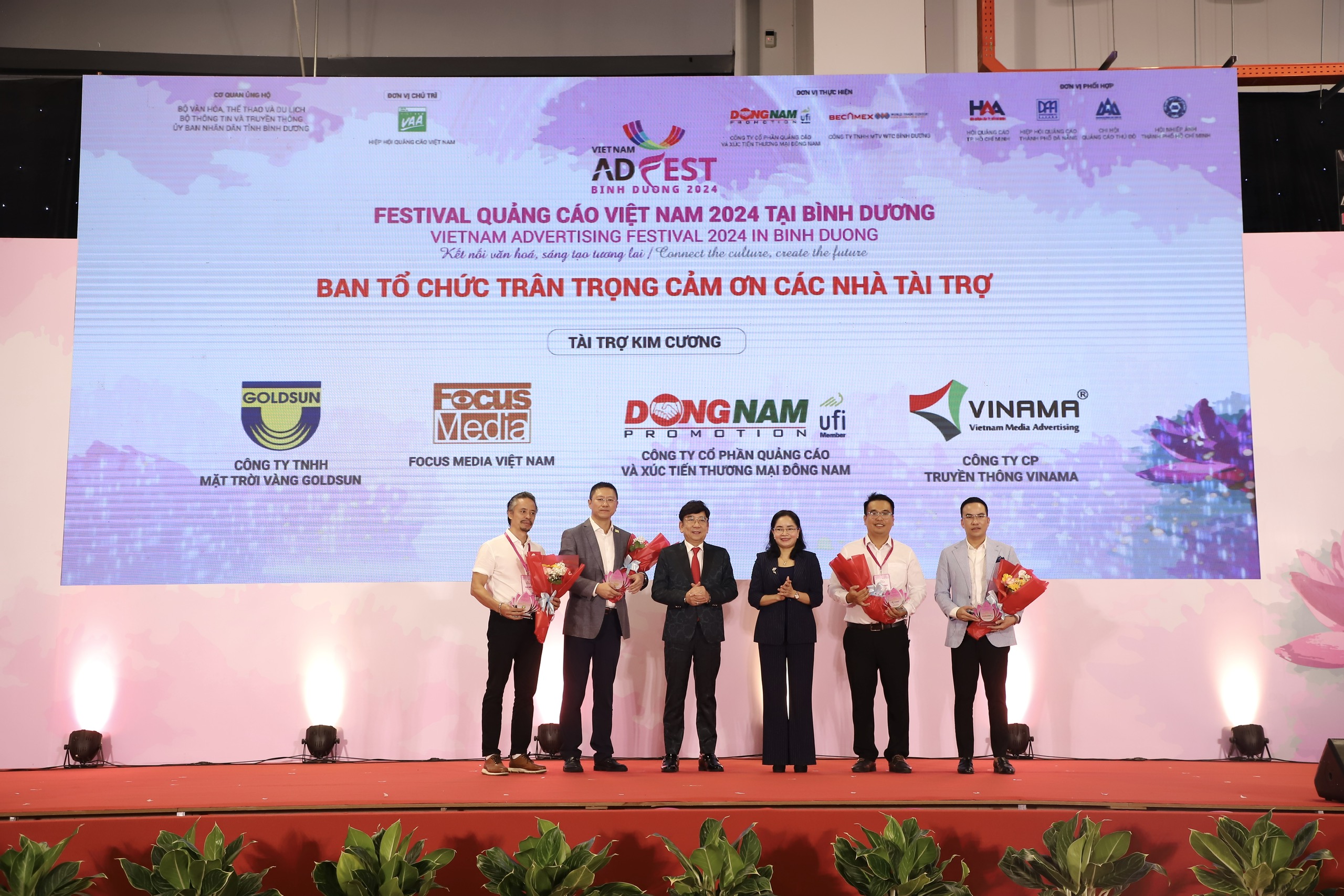 वियतनाम विज्ञापन महोत्सव 2024 का उद्घाटन - फोटो 3. Khai mạc Festival Quảng cáo Việt Nam năm 2024 - Ảnh 3.