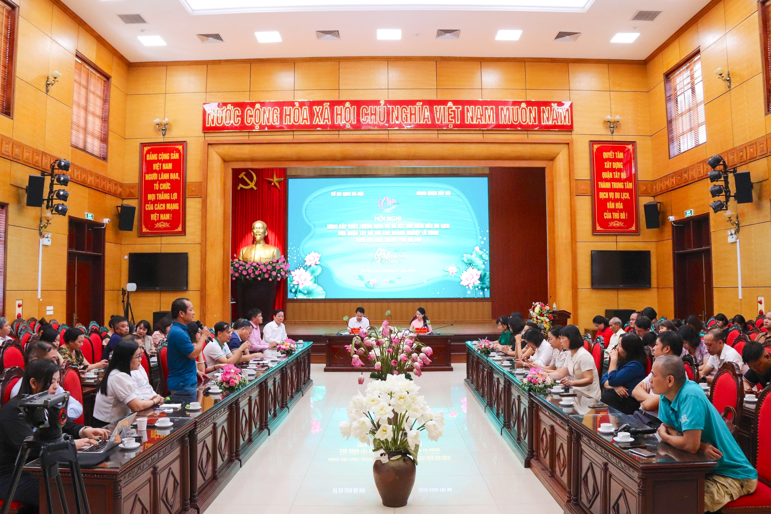 Phát triển du lịch quận Tây Hồ, Hà Nội: Cần "bắt tay" chặt chẽ với doanh nghiệp lữ hành - Ảnh 4. Phát triển du lịch quận Tây Hồ, Hà Nội: Cần "bắt tay" chặt chẽ với doanh nghiệp lữ hành - Ảnh 4.