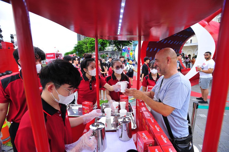 Chuỗi hoạt động &quot;Khơi mở thế giới của bạn&quot; của NESCAFÉ thu hút hàng nghìn người - Ảnh 2.