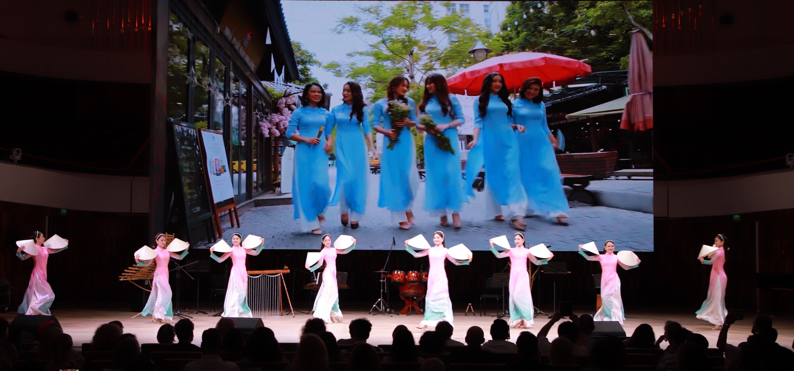 Chùm ảnh: Đặc sắc đêm khai màn Những ngày văn hóa Việt Nam tại Liên bang Nga - Ảnh 2.